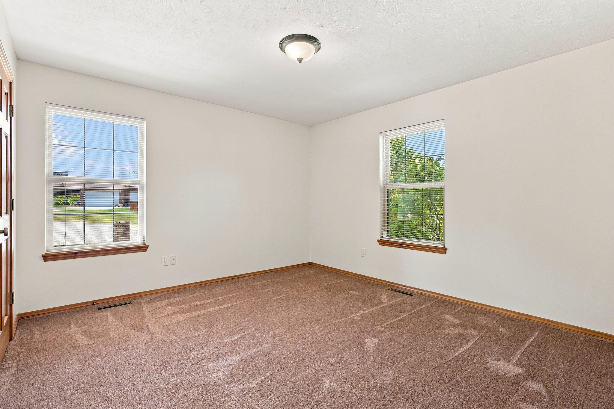 615 Canary Way Property Photo 28