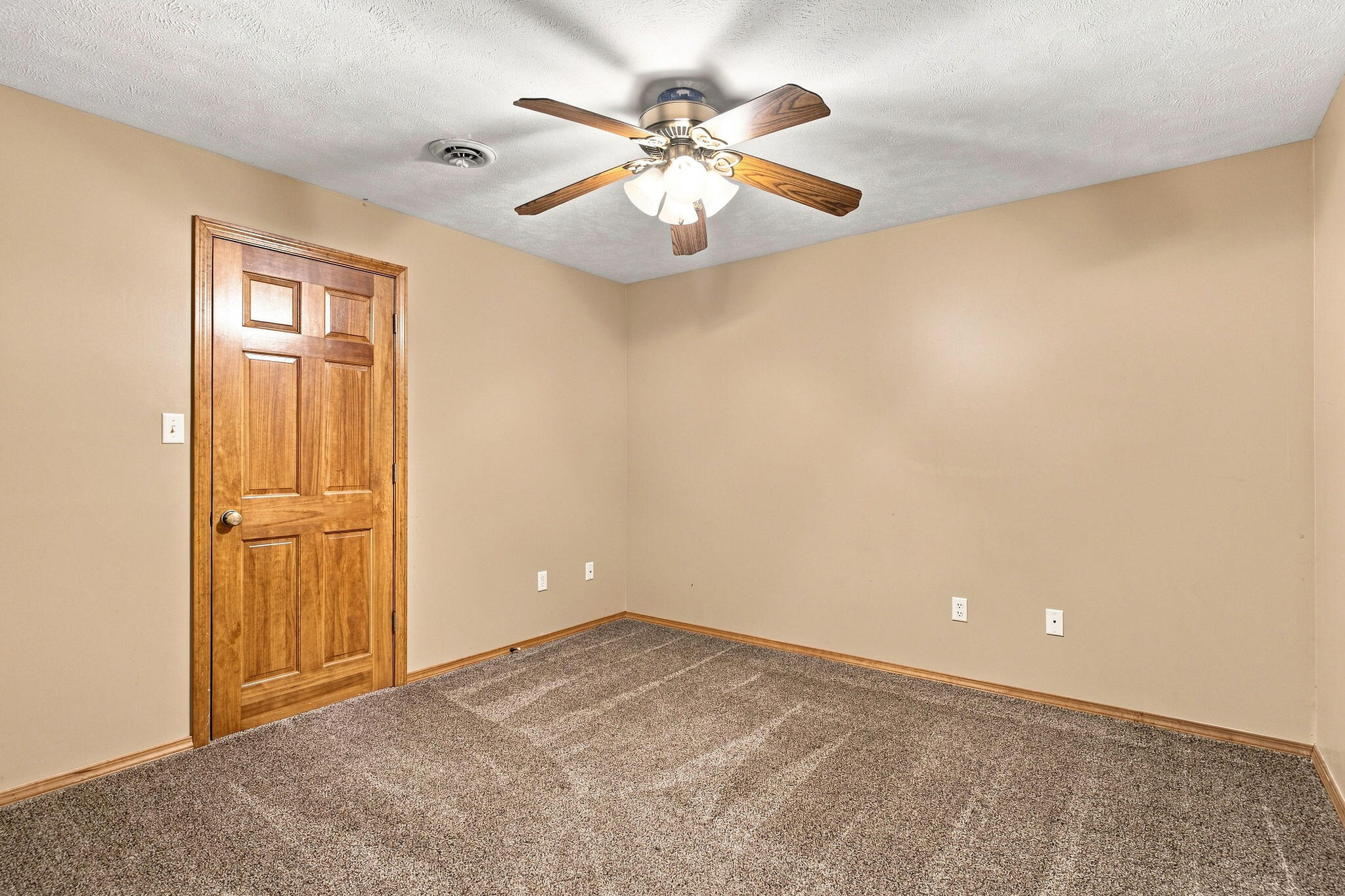 615 Canary Way Property Photo 44