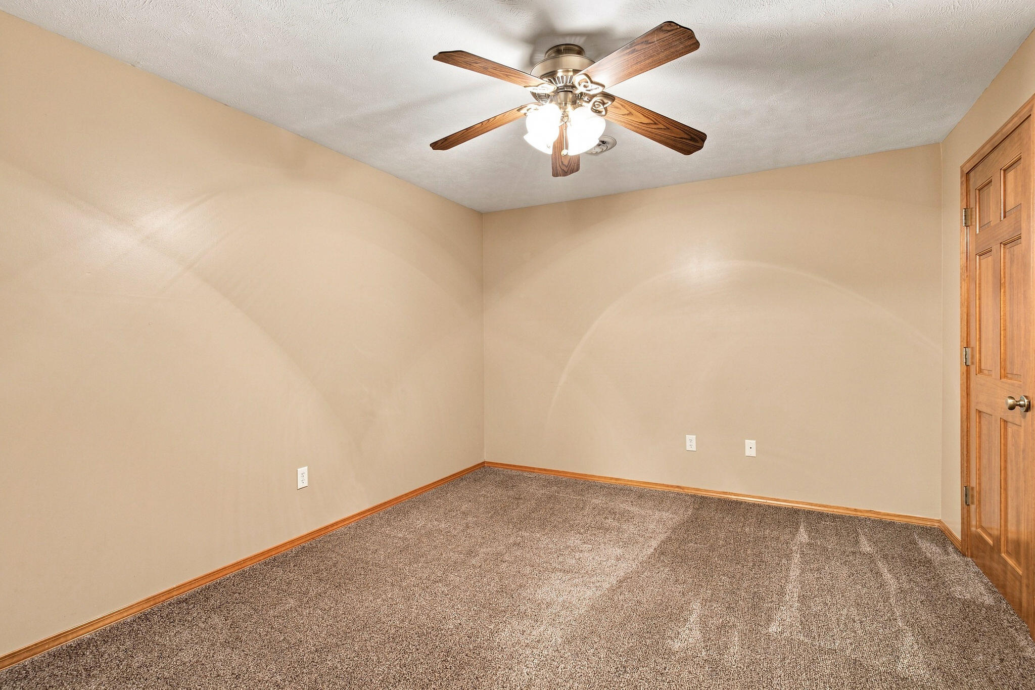 615 Canary Way Property Photo 46