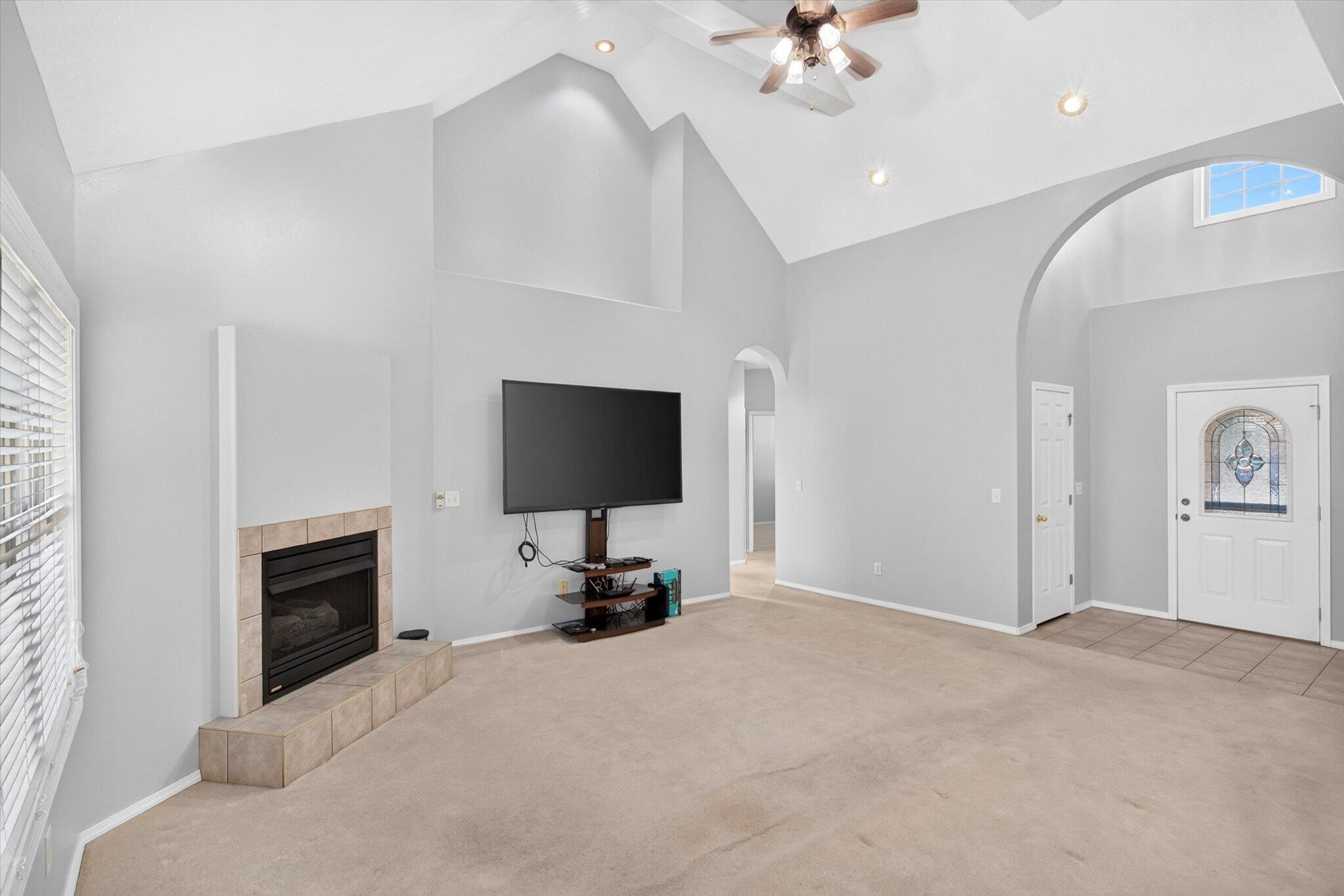 802 East Current Drive Property Photo 5