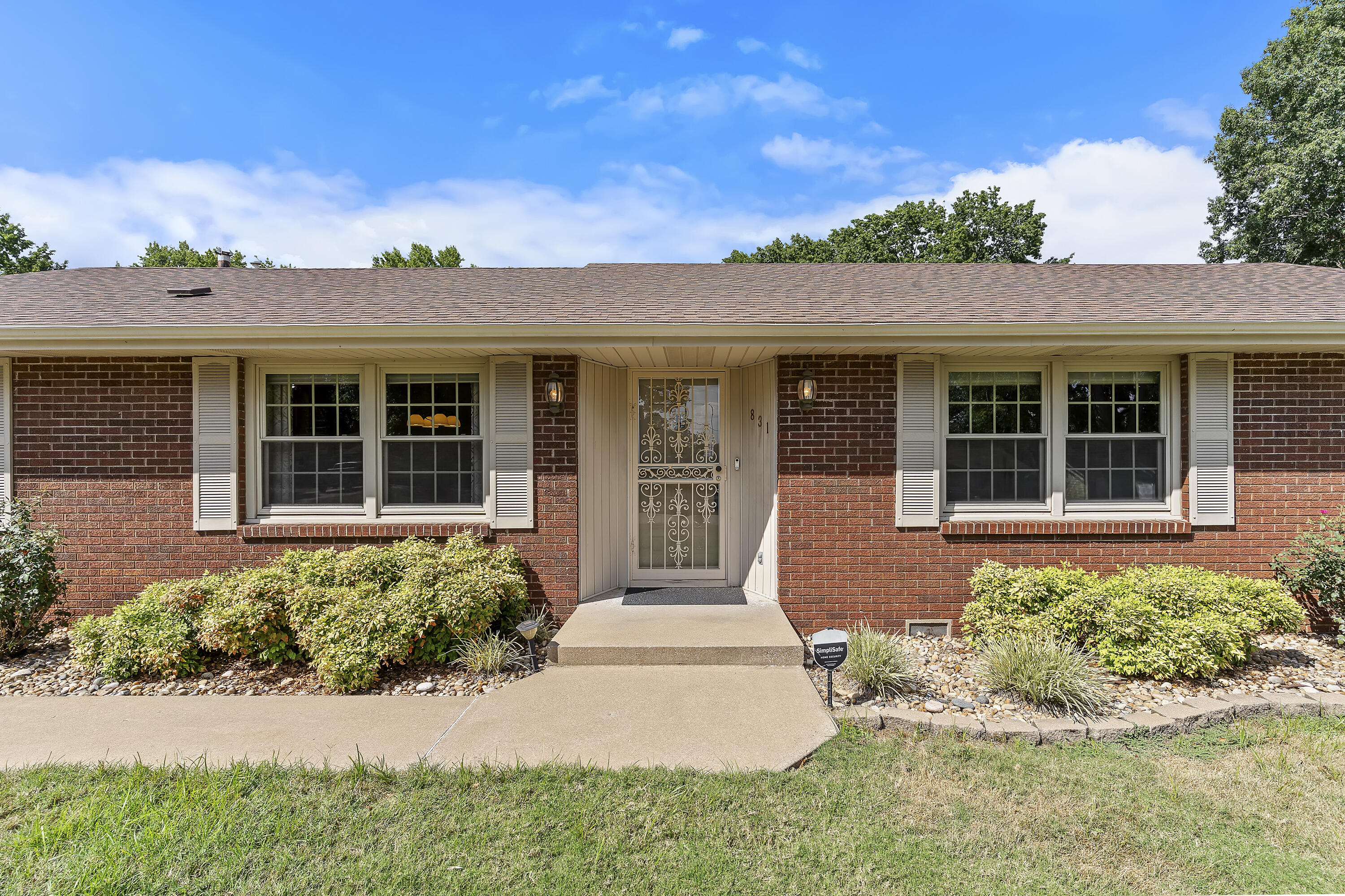 831 West Sylvania Street Property Photo 4