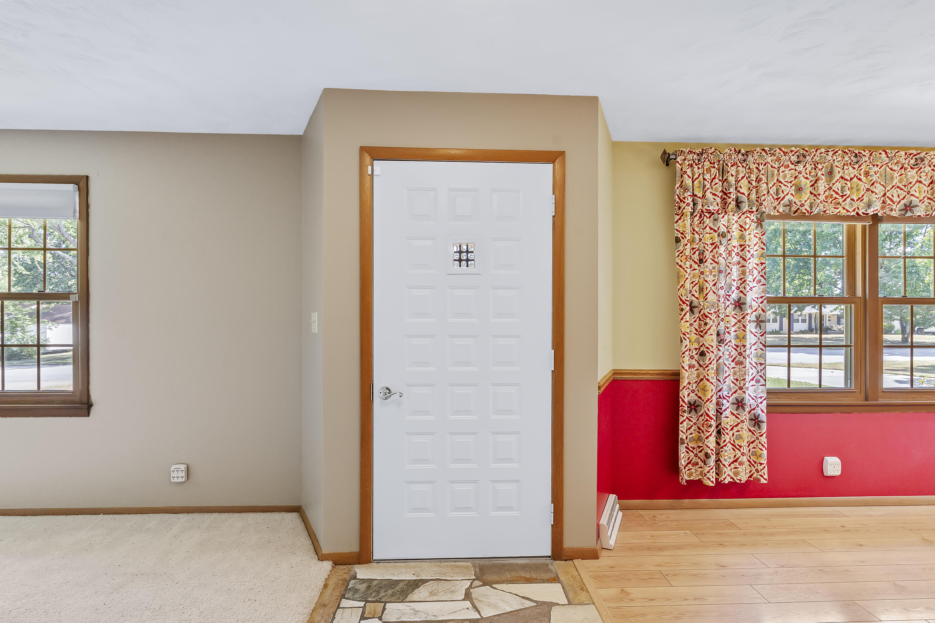 831 West Sylvania Street Property Photo 8