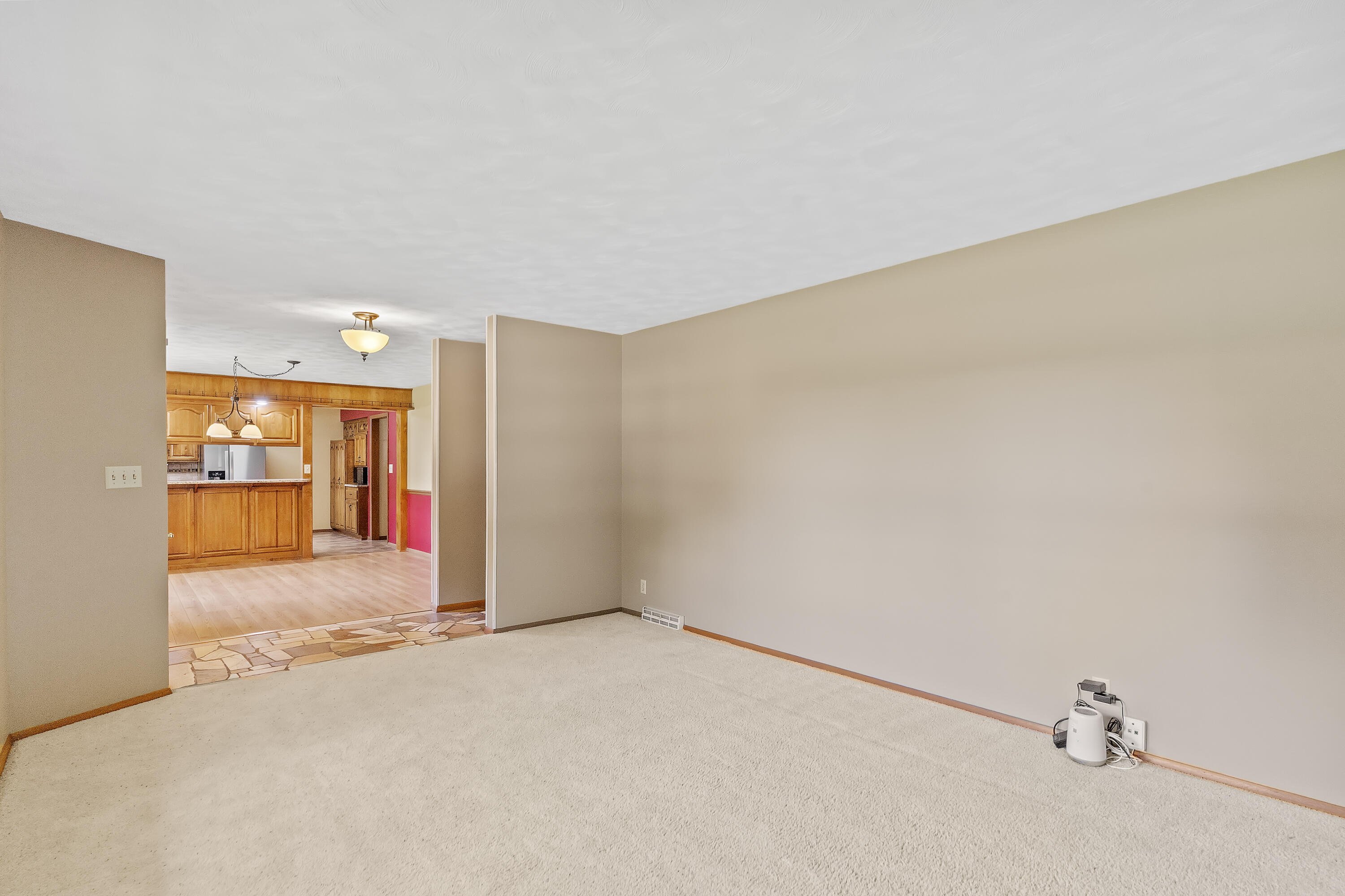 831 West Sylvania Street Property Photo 10