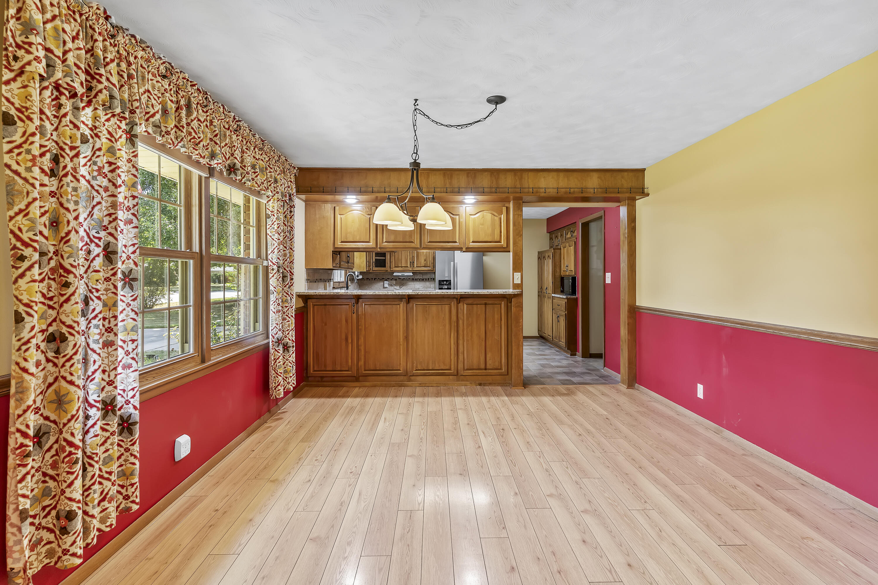 831 West Sylvania Street Property Photo 12