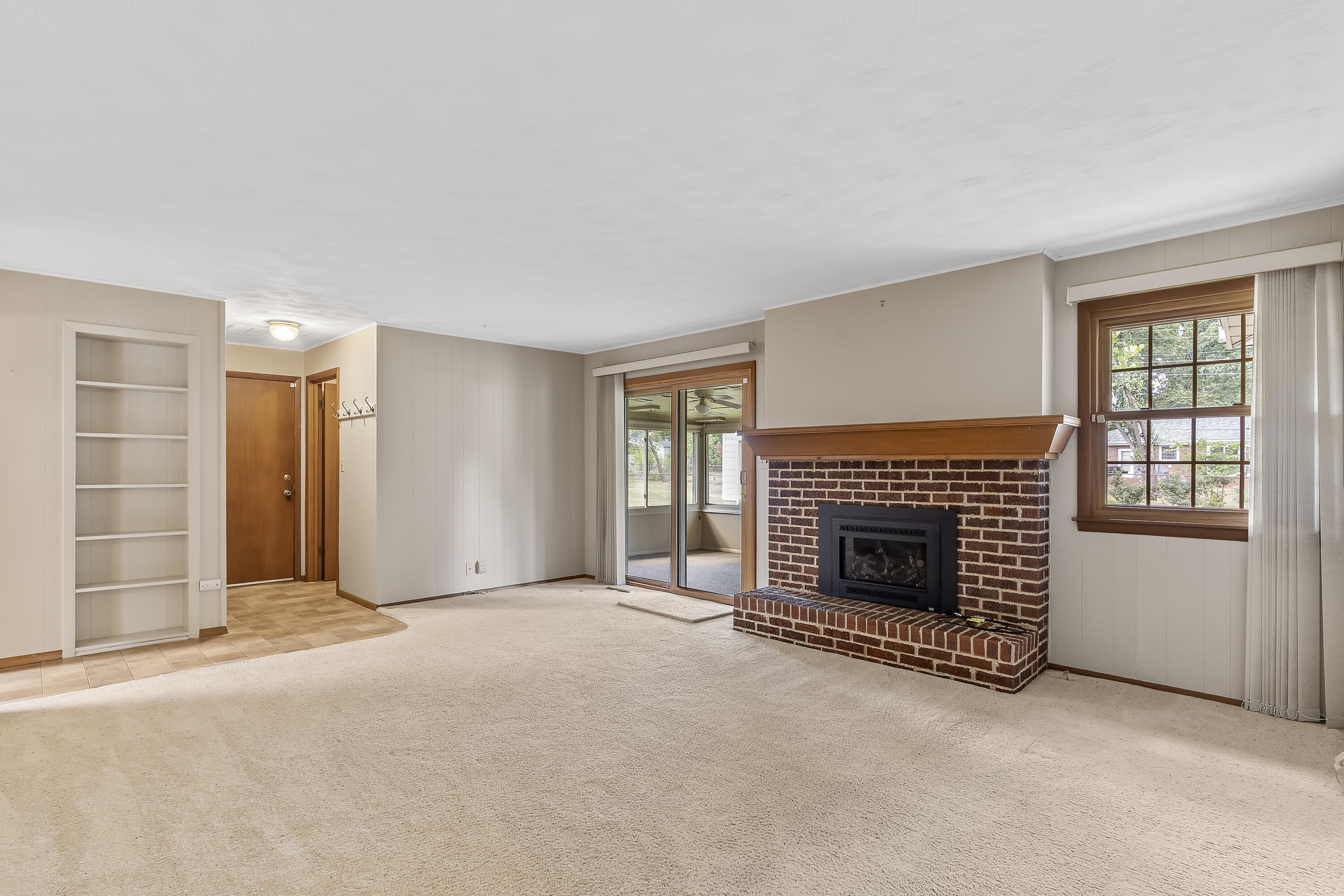 831 West Sylvania Street Property Photo 18