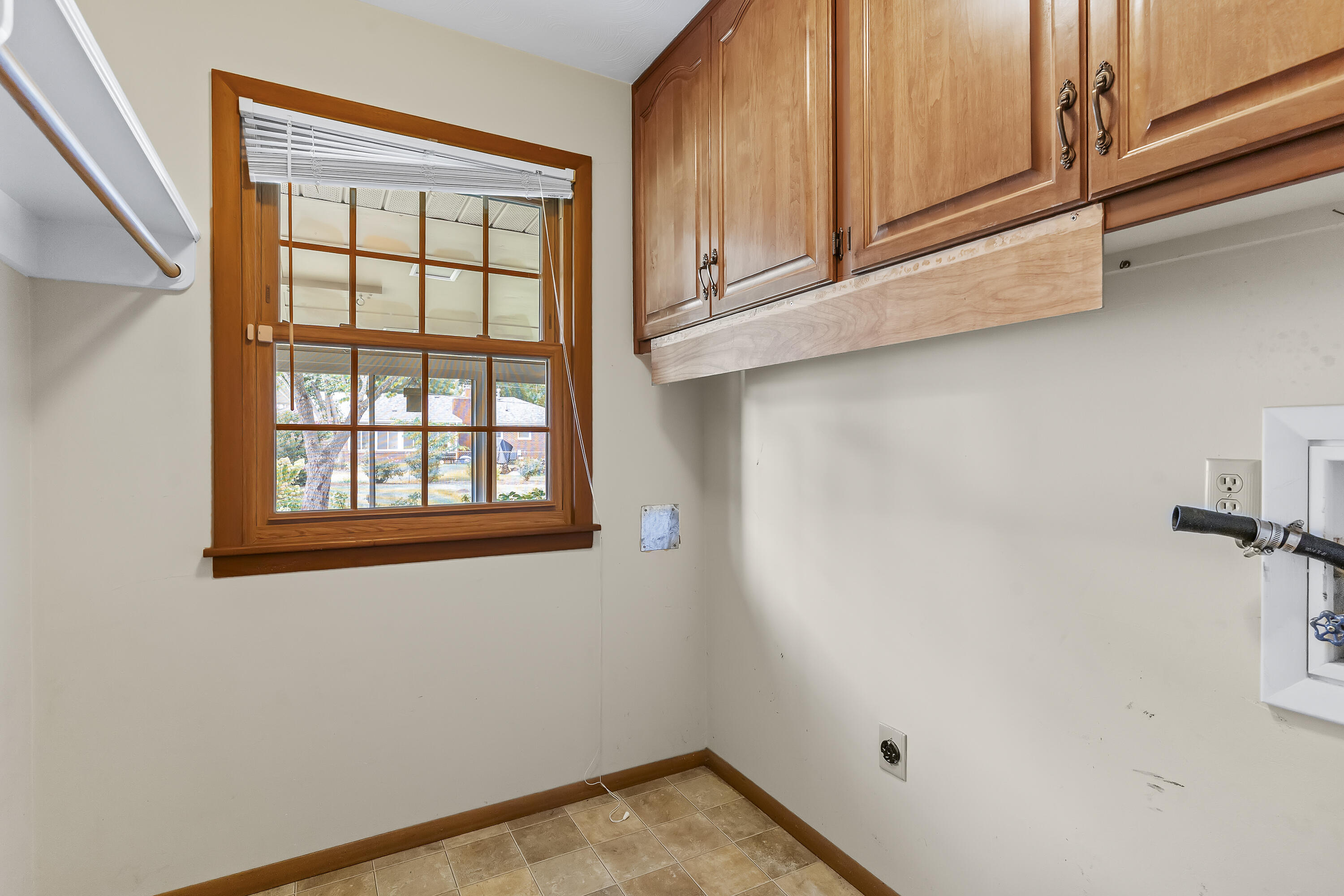 831 West Sylvania Street Property Photo 22