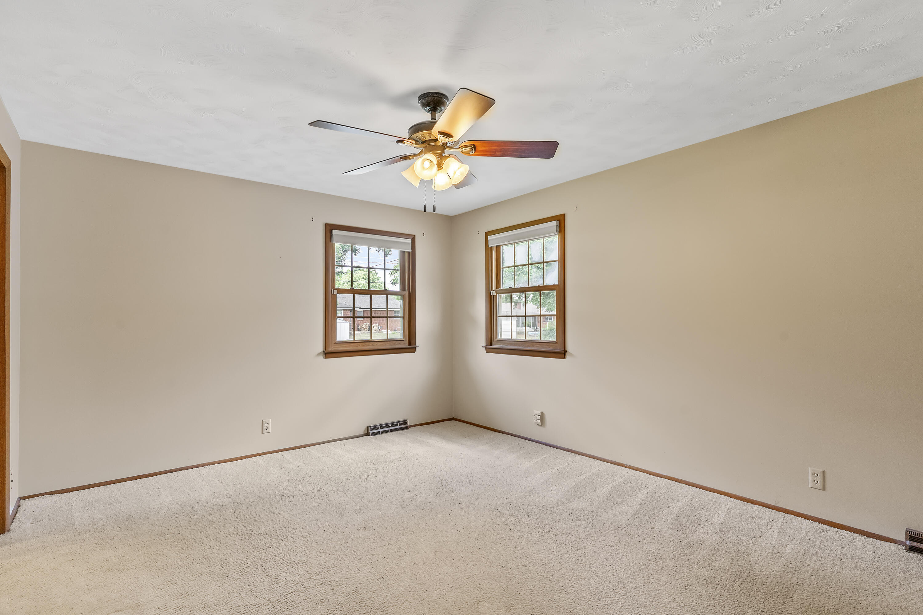 831 West Sylvania Street Property Photo 24