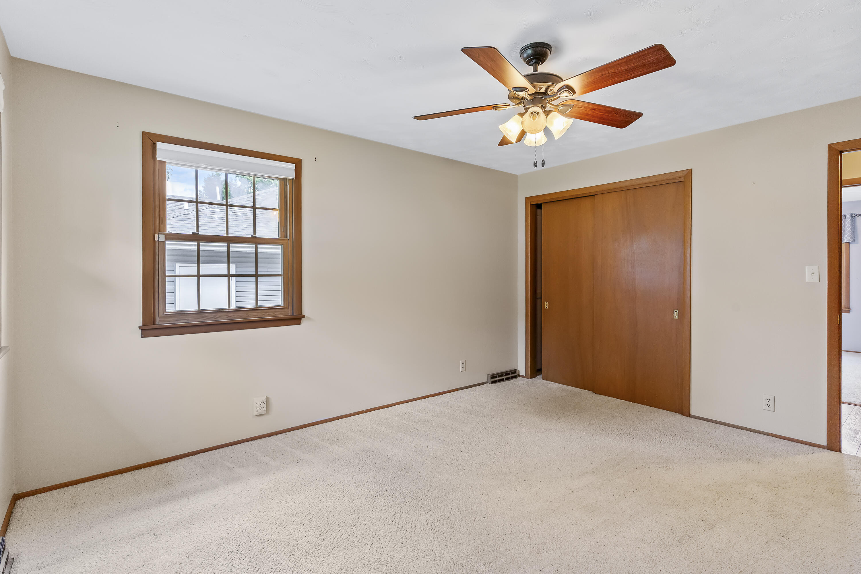 831 West Sylvania Street Property Photo 25