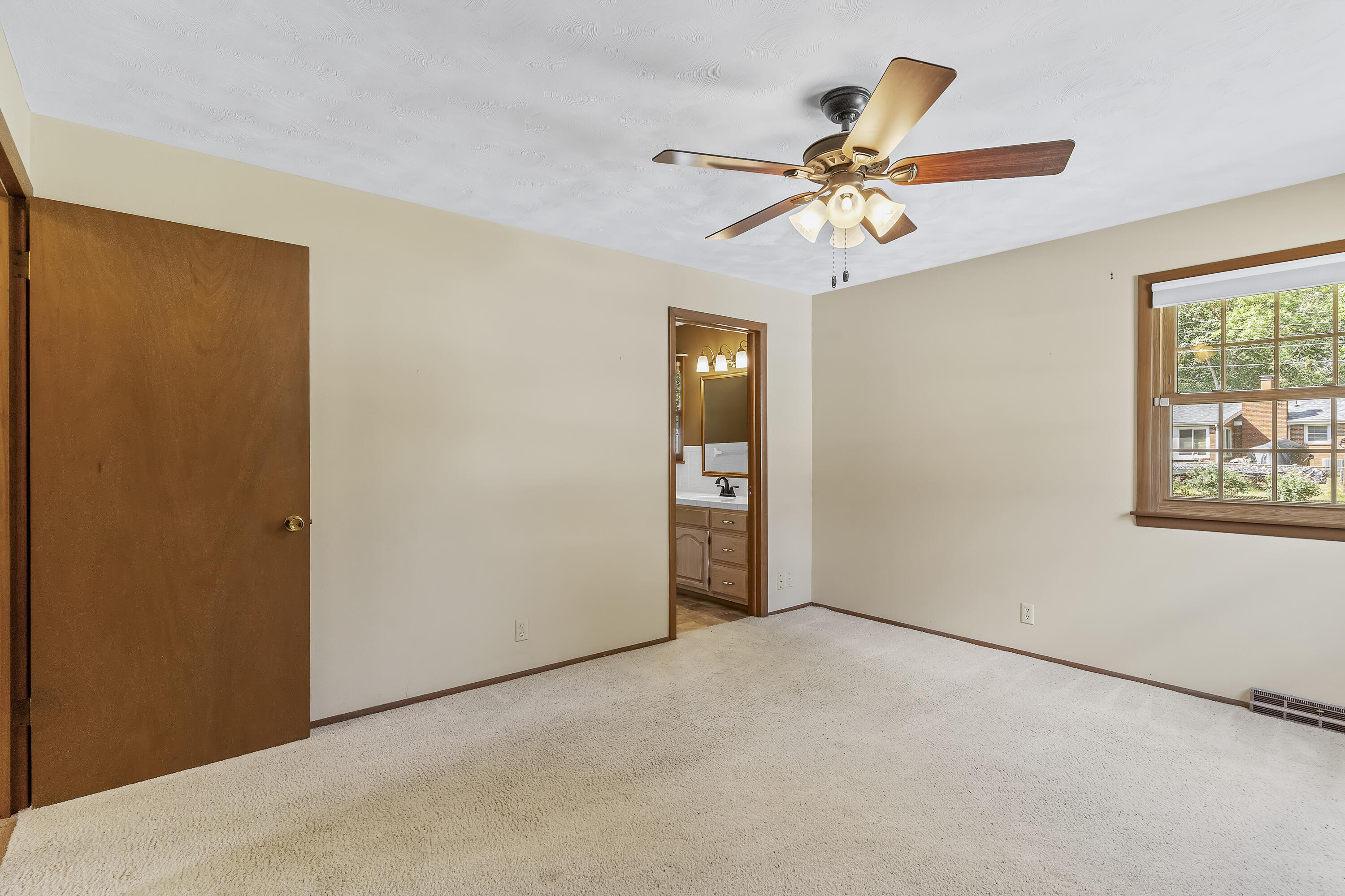 831 West Sylvania Street Property Photo 27