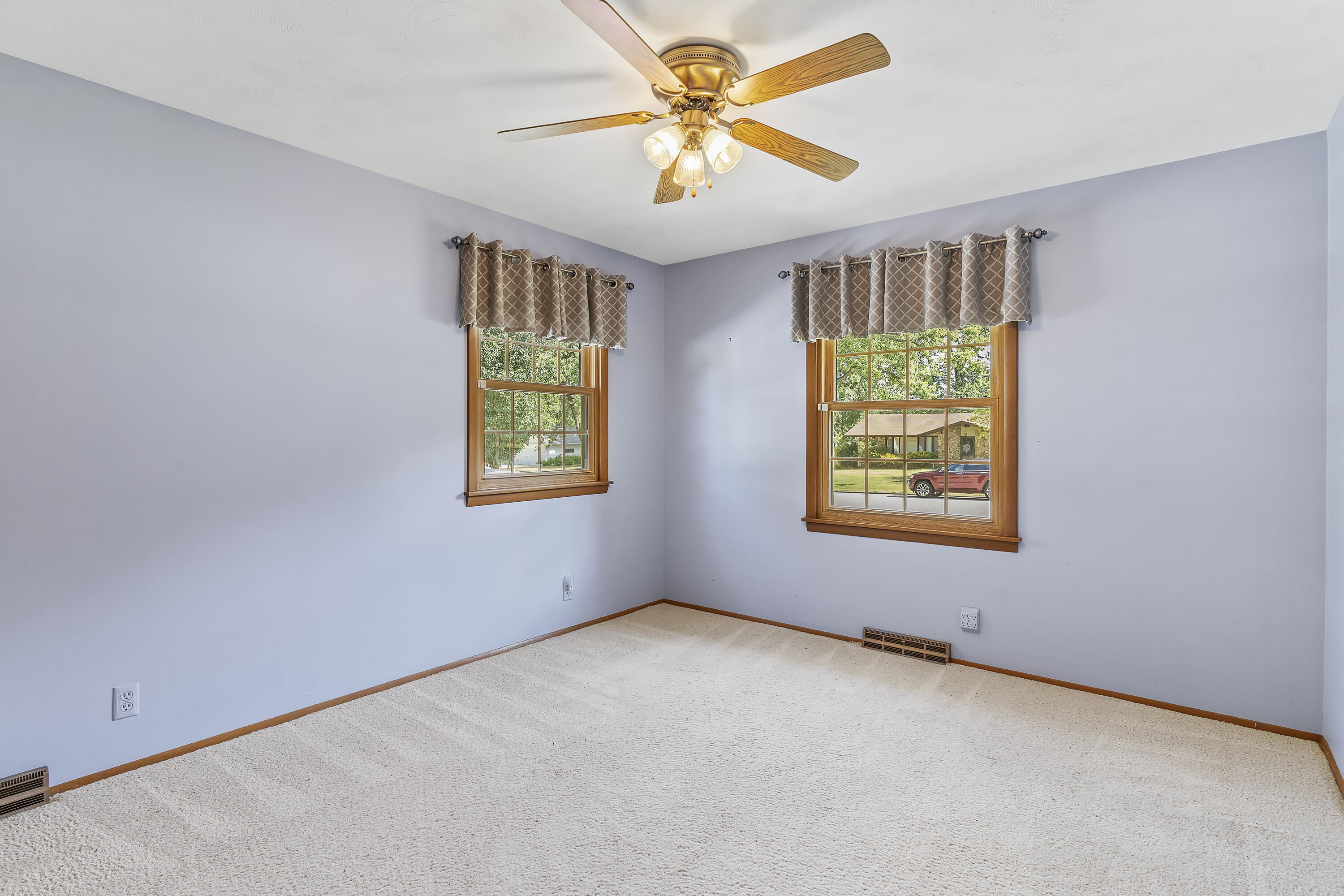 831 West Sylvania Street Property Photo 29
