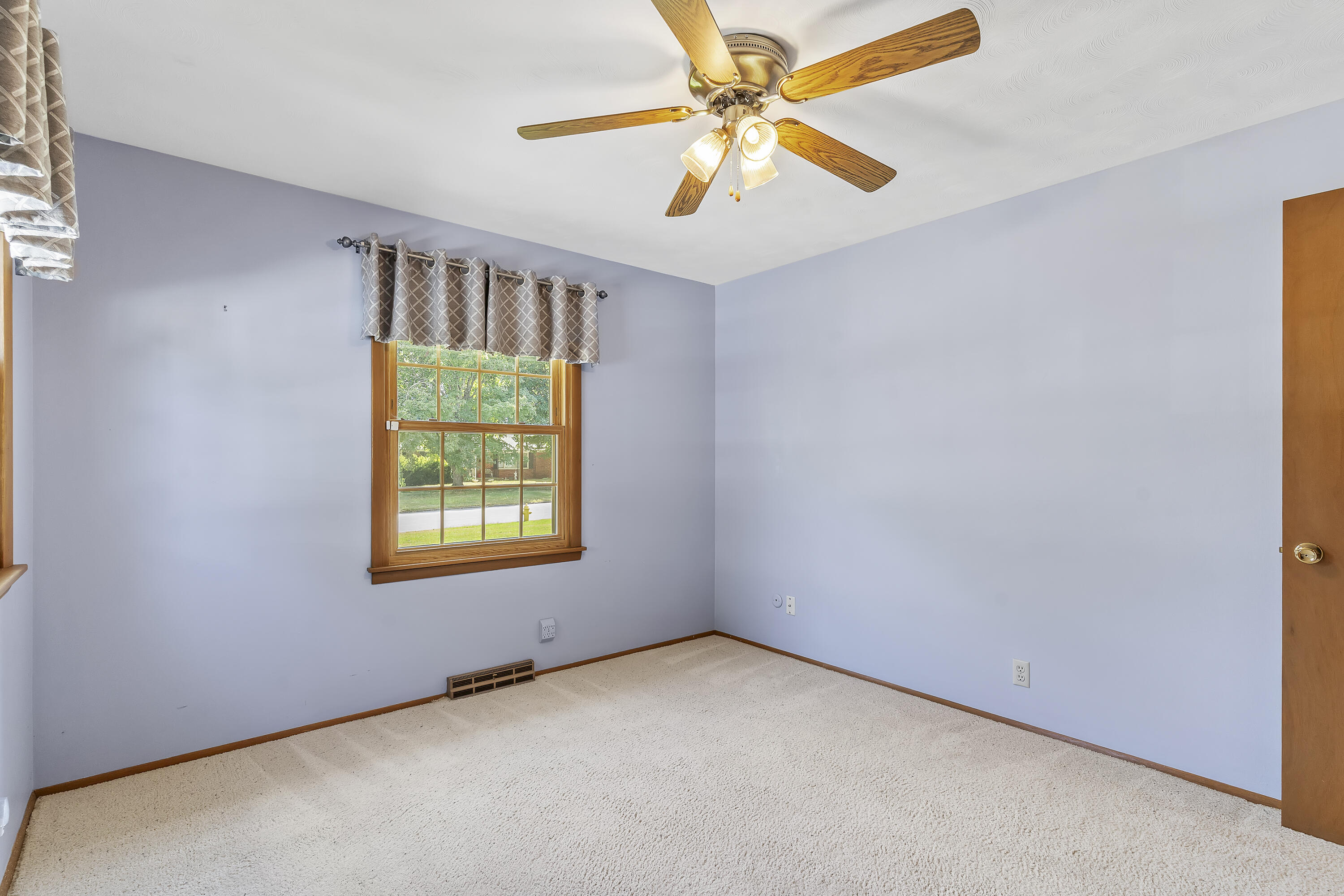 831 West Sylvania Street Property Photo 30