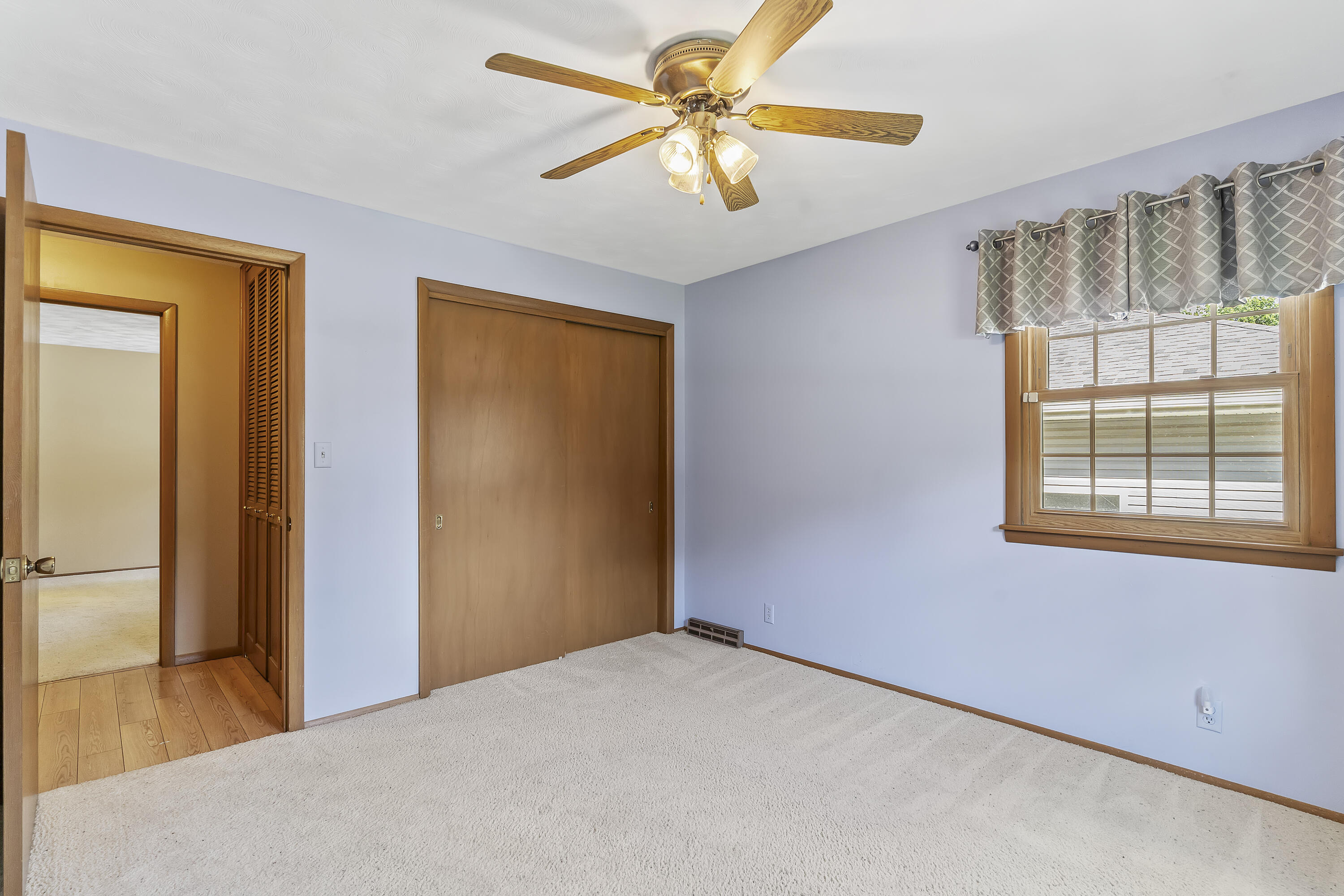 831 West Sylvania Street Property Photo 31
