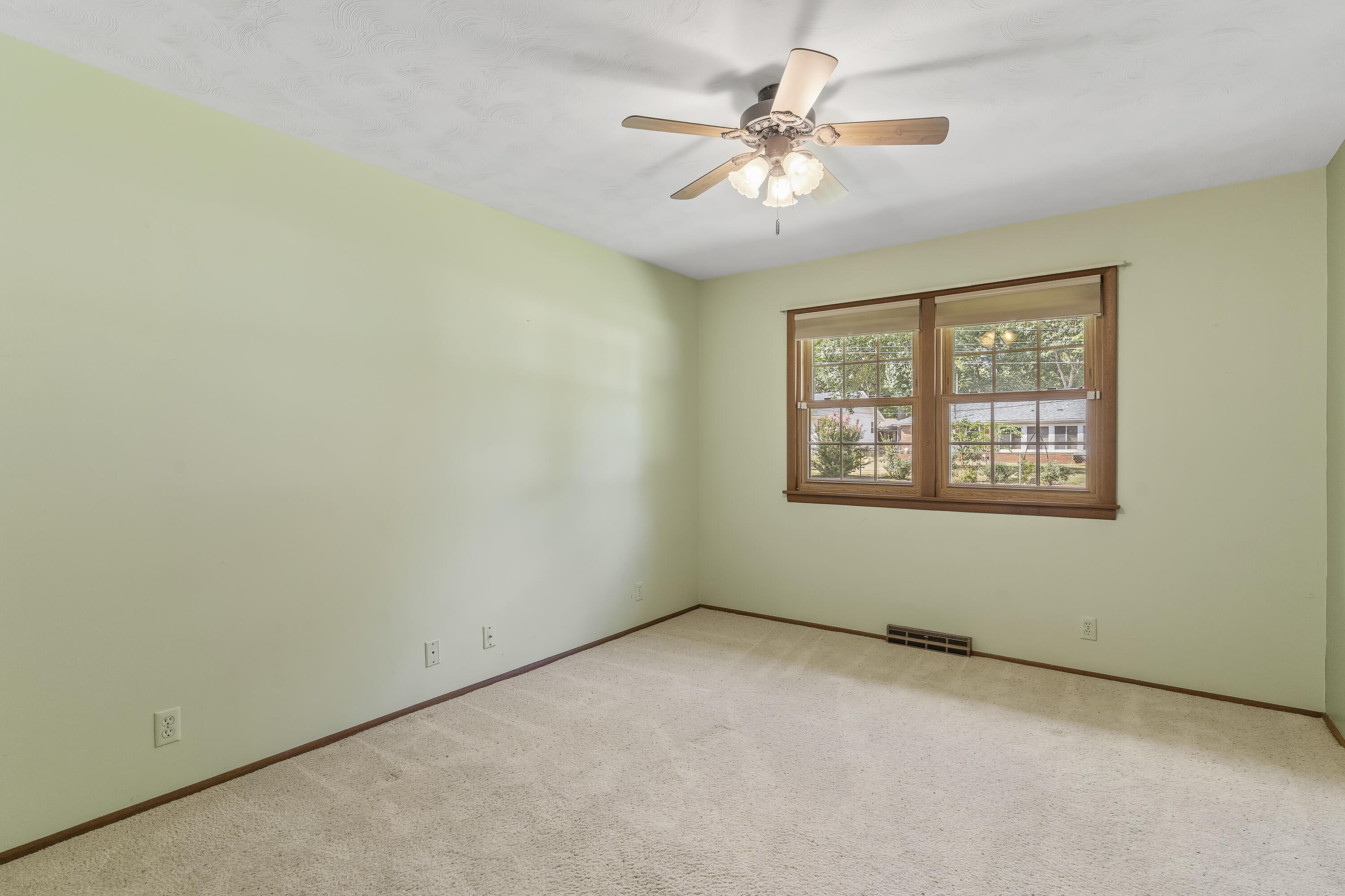 831 West Sylvania Street Property Photo 33