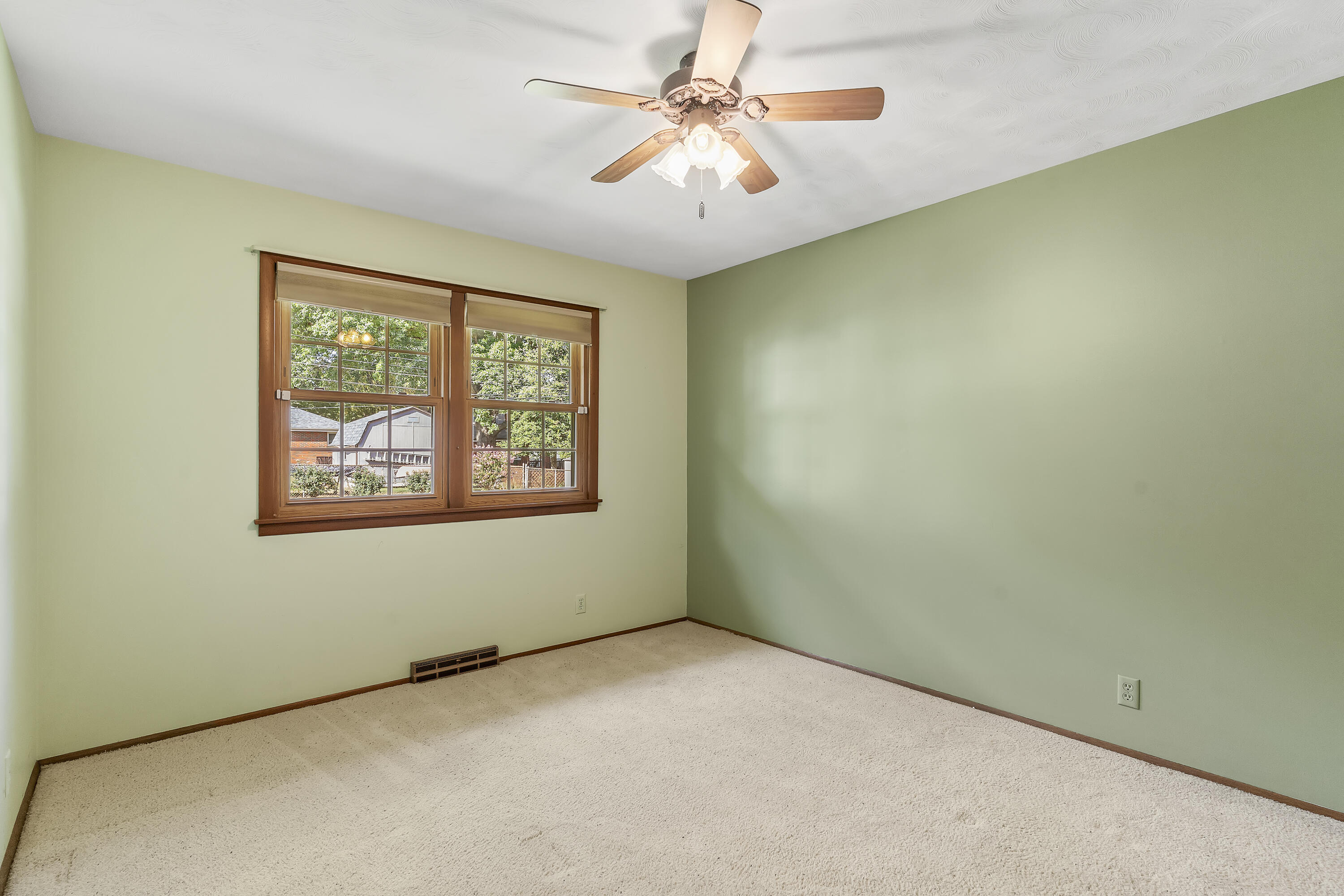 831 West Sylvania Street Property Photo 34