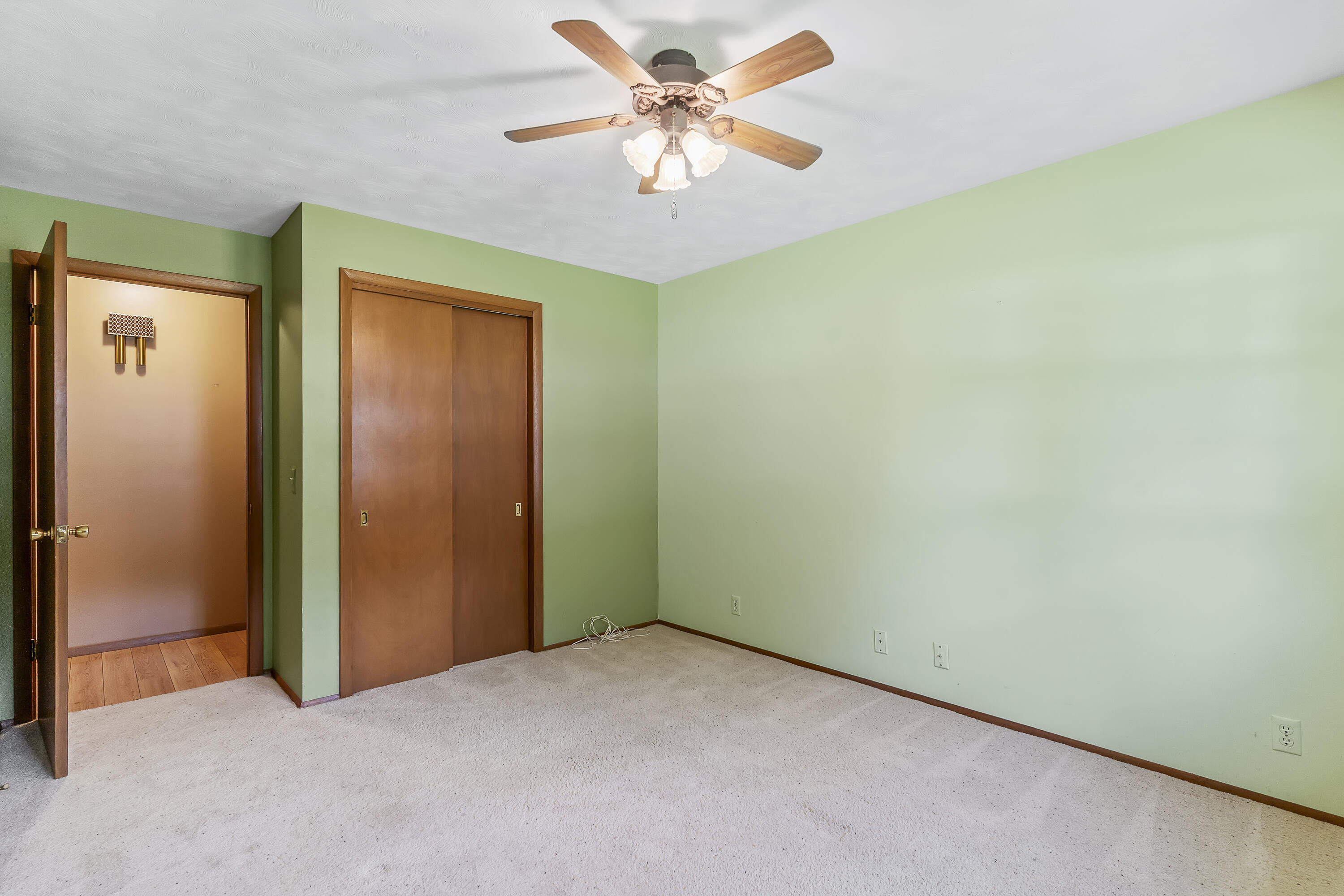 831 West Sylvania Street Property Photo 35