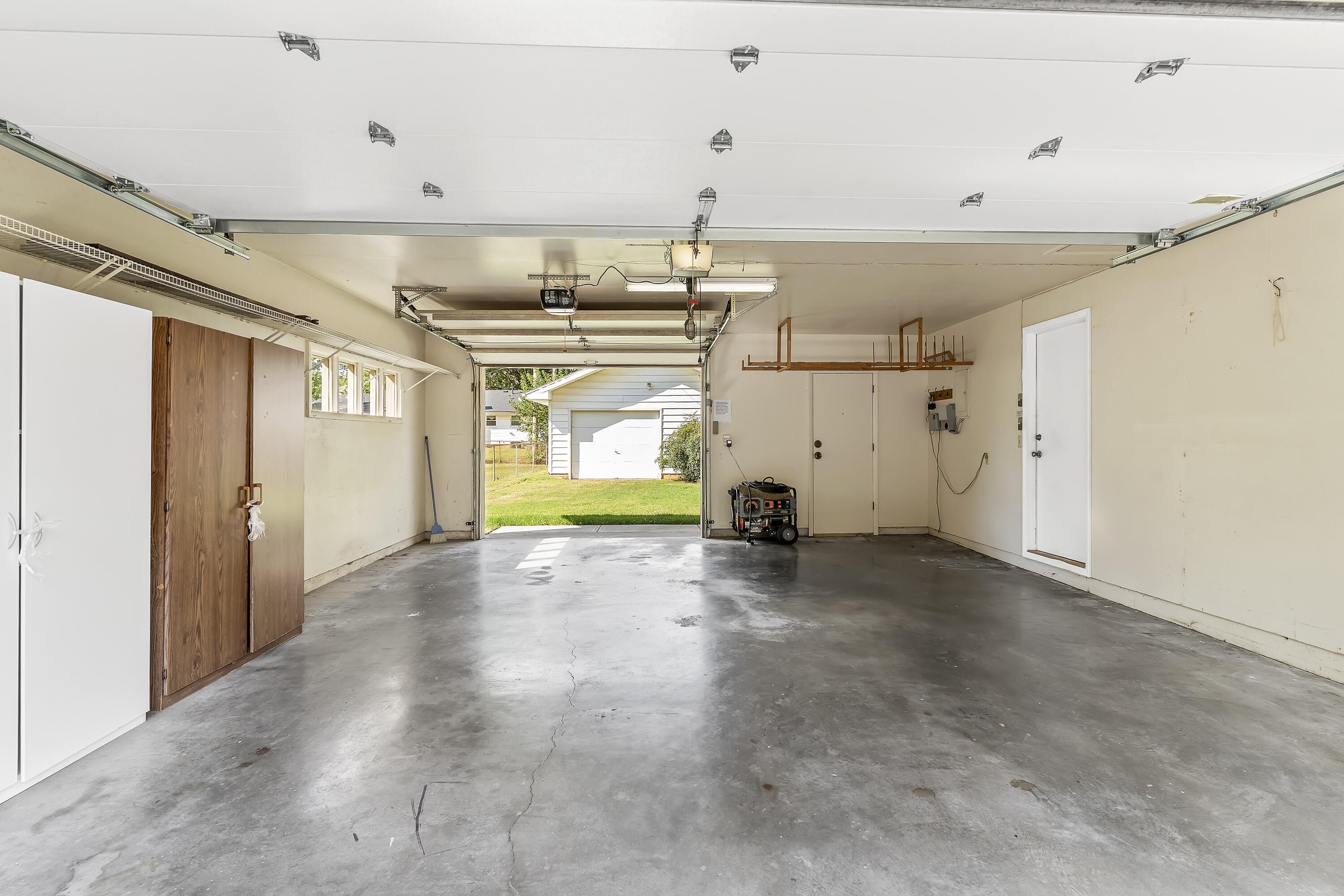 831 West Sylvania Street Property Photo 37