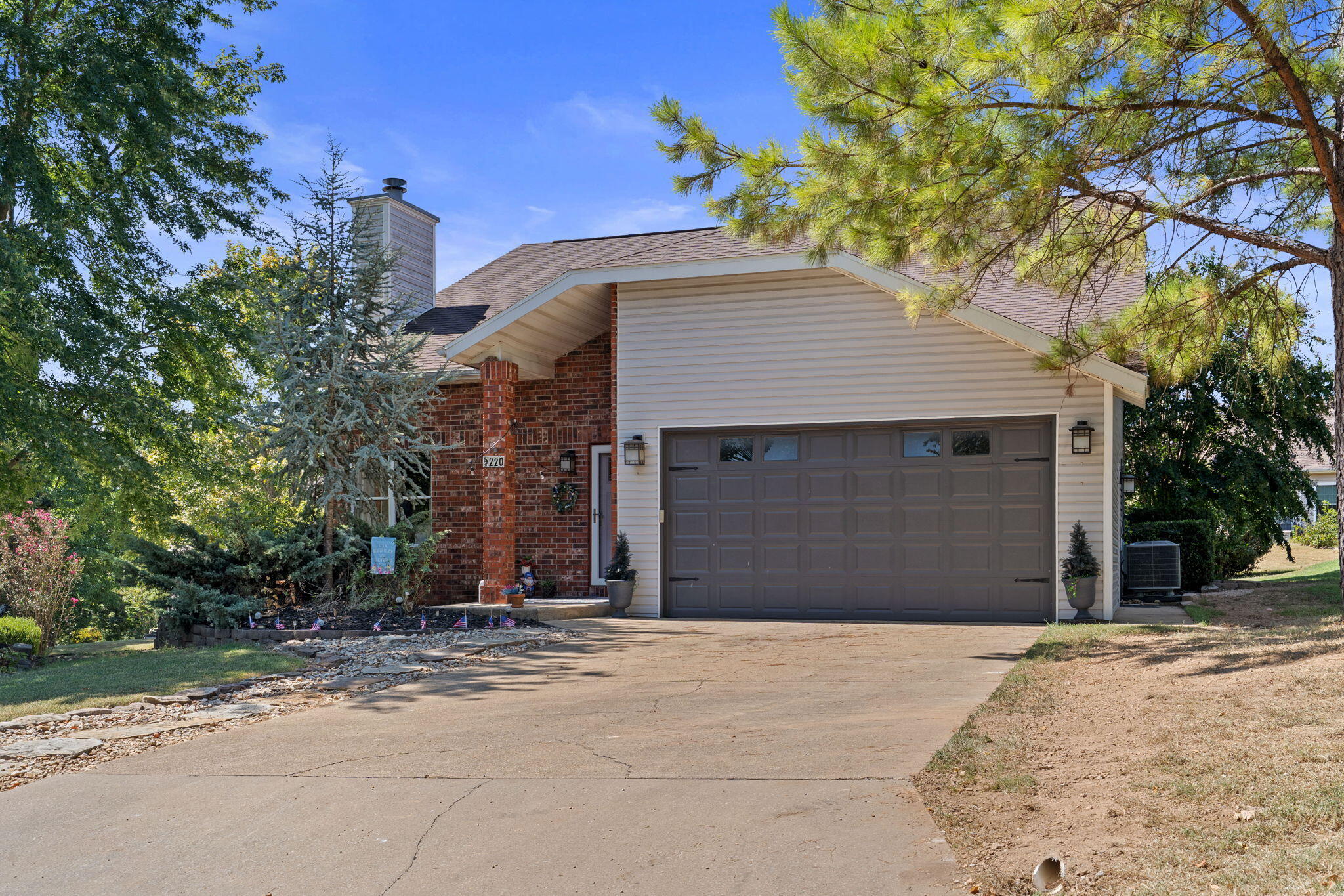 220 Lancashire Drive Property Photo 3