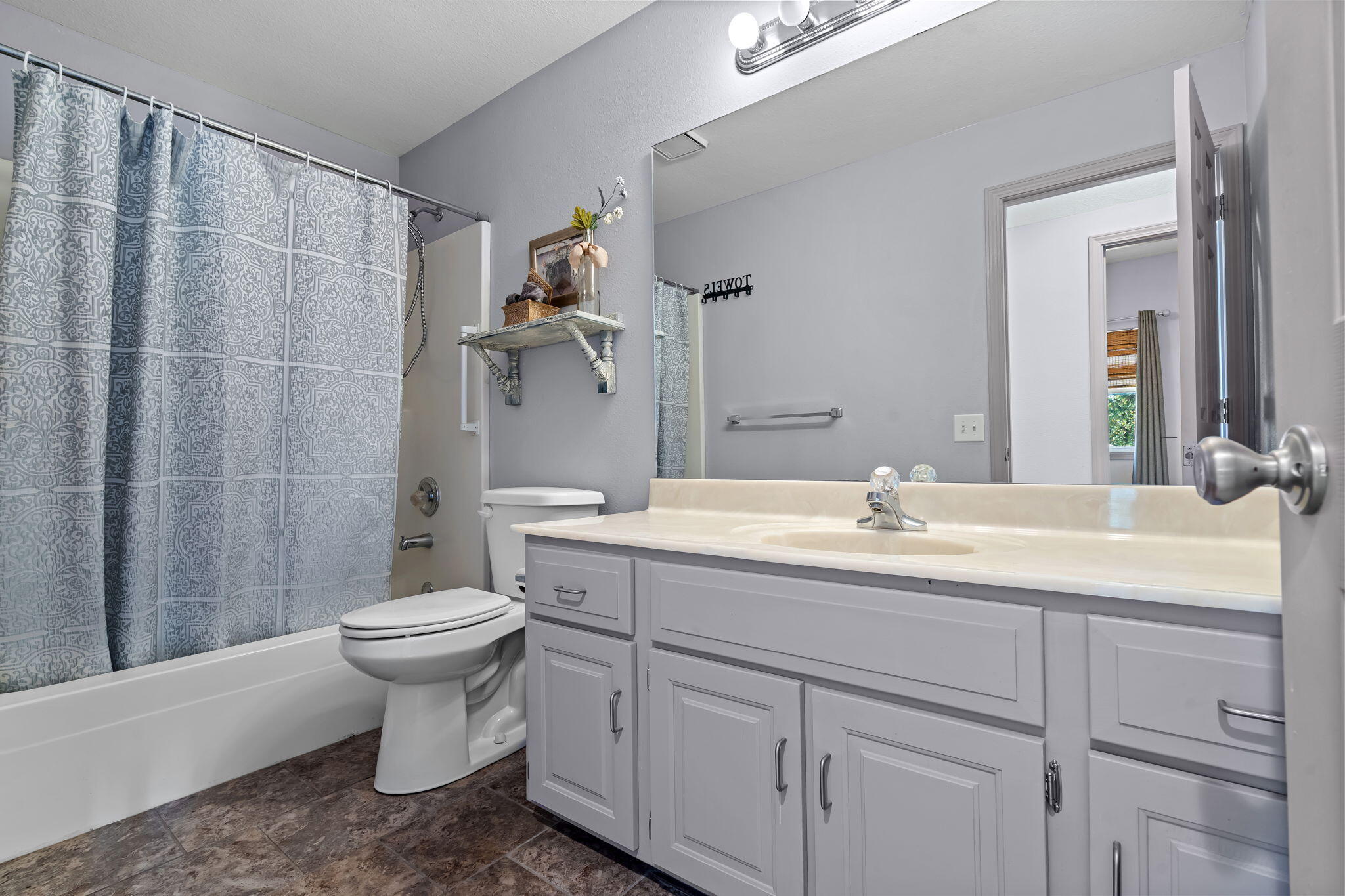 220 Lancashire Drive Property Photo 36