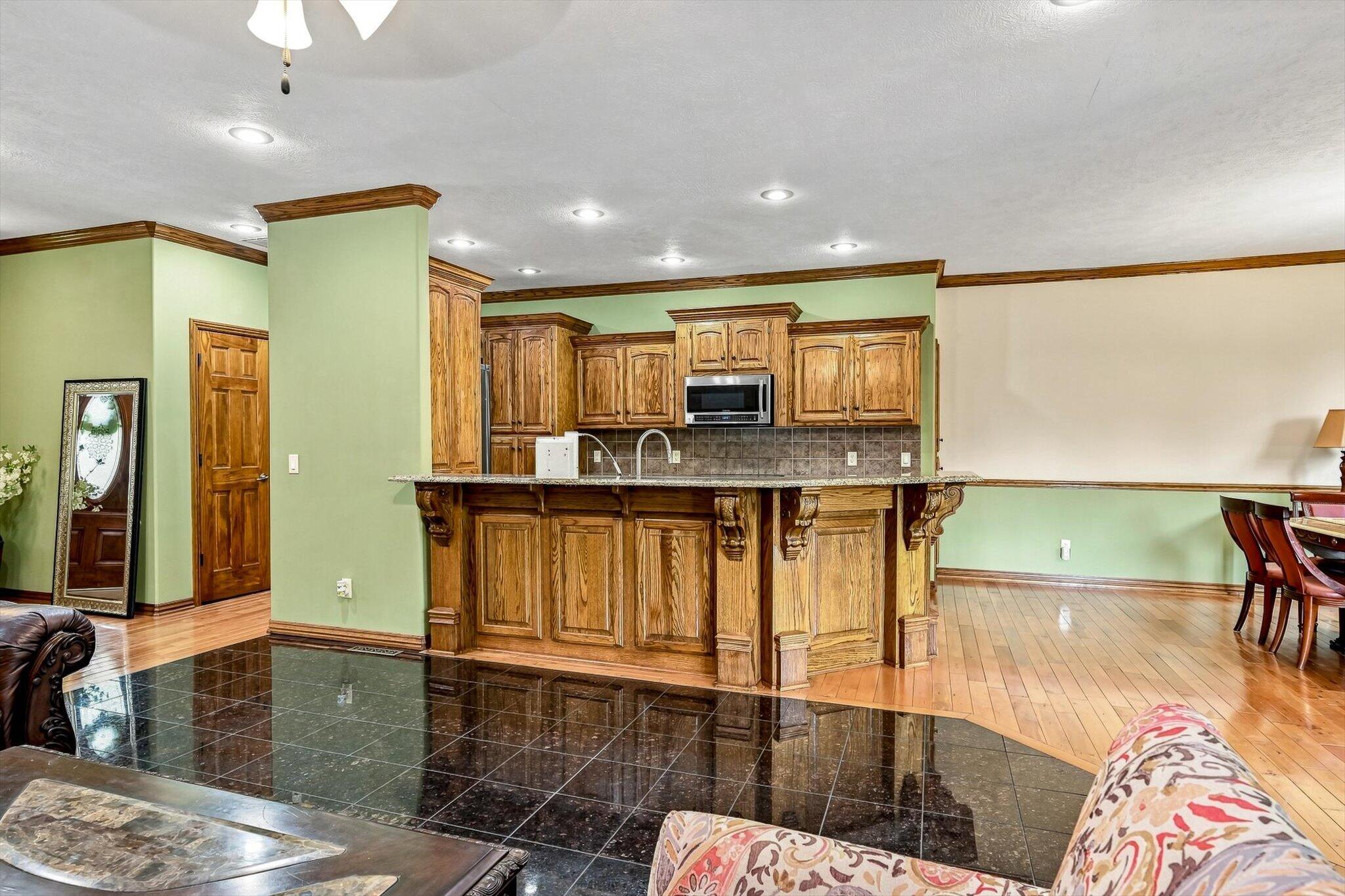 5106 South Burrows Avenue Property Photo 8