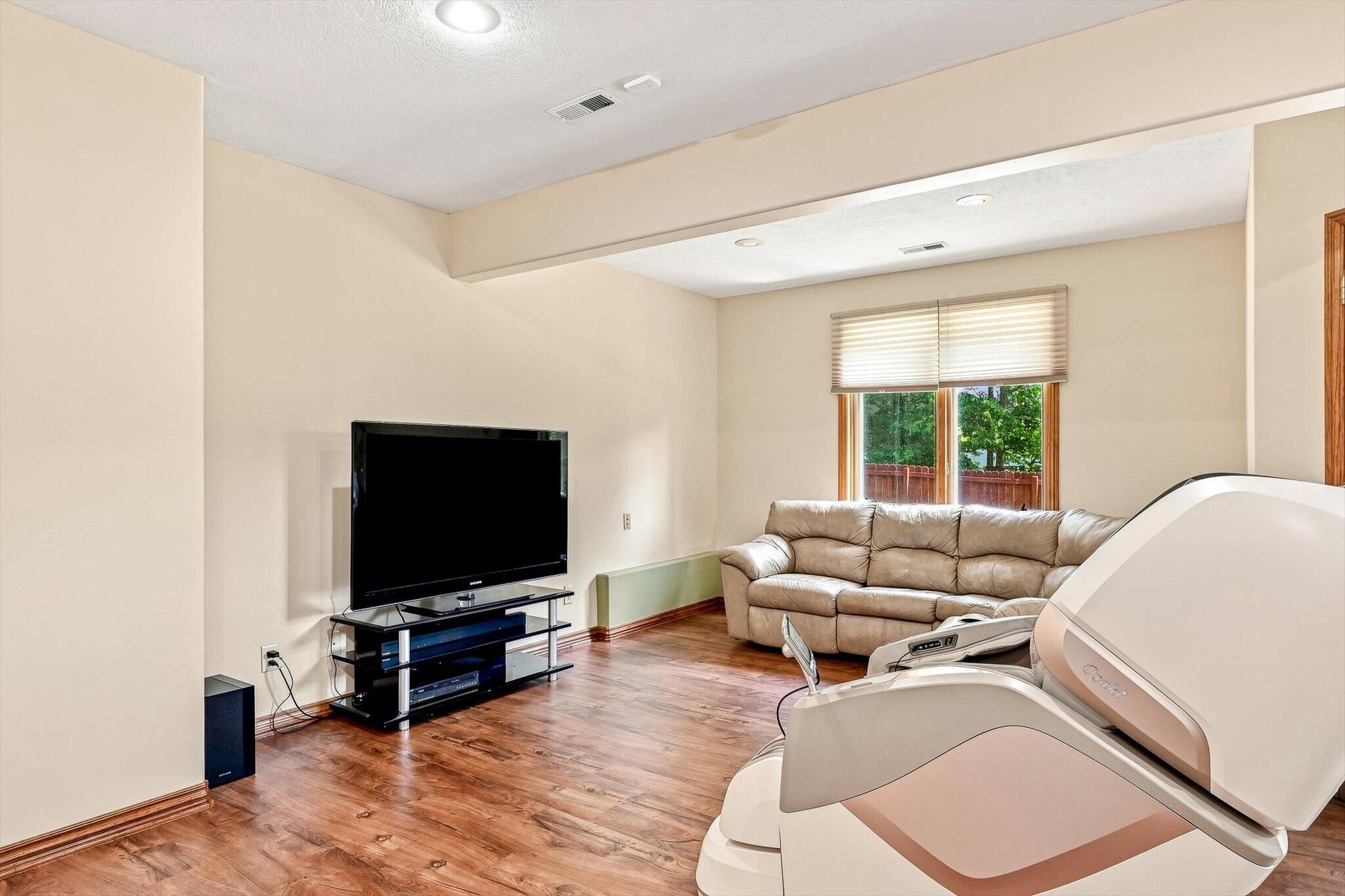 5106 South Burrows Avenue Property Photo 26