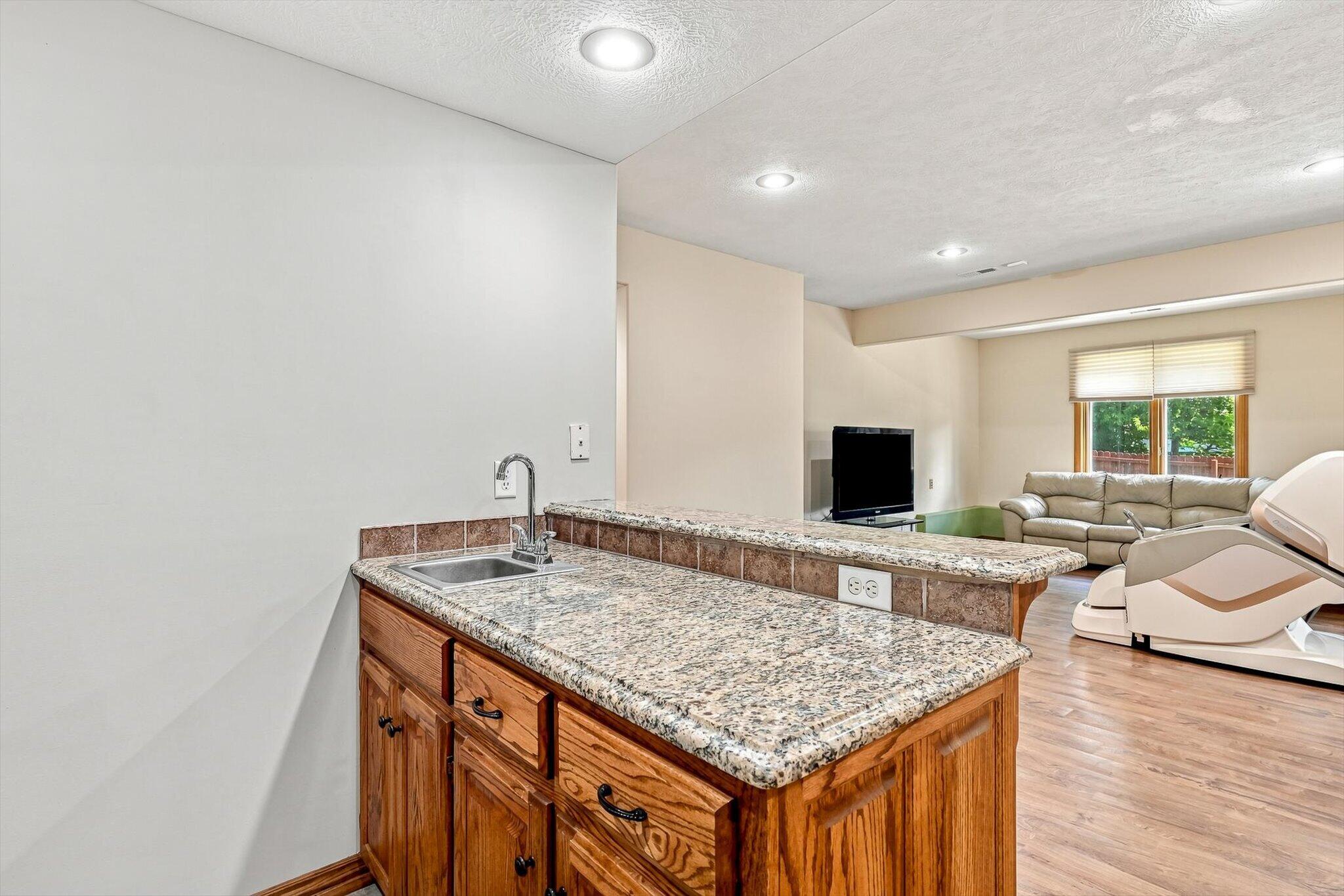 5106 South Burrows Avenue Property Photo 27