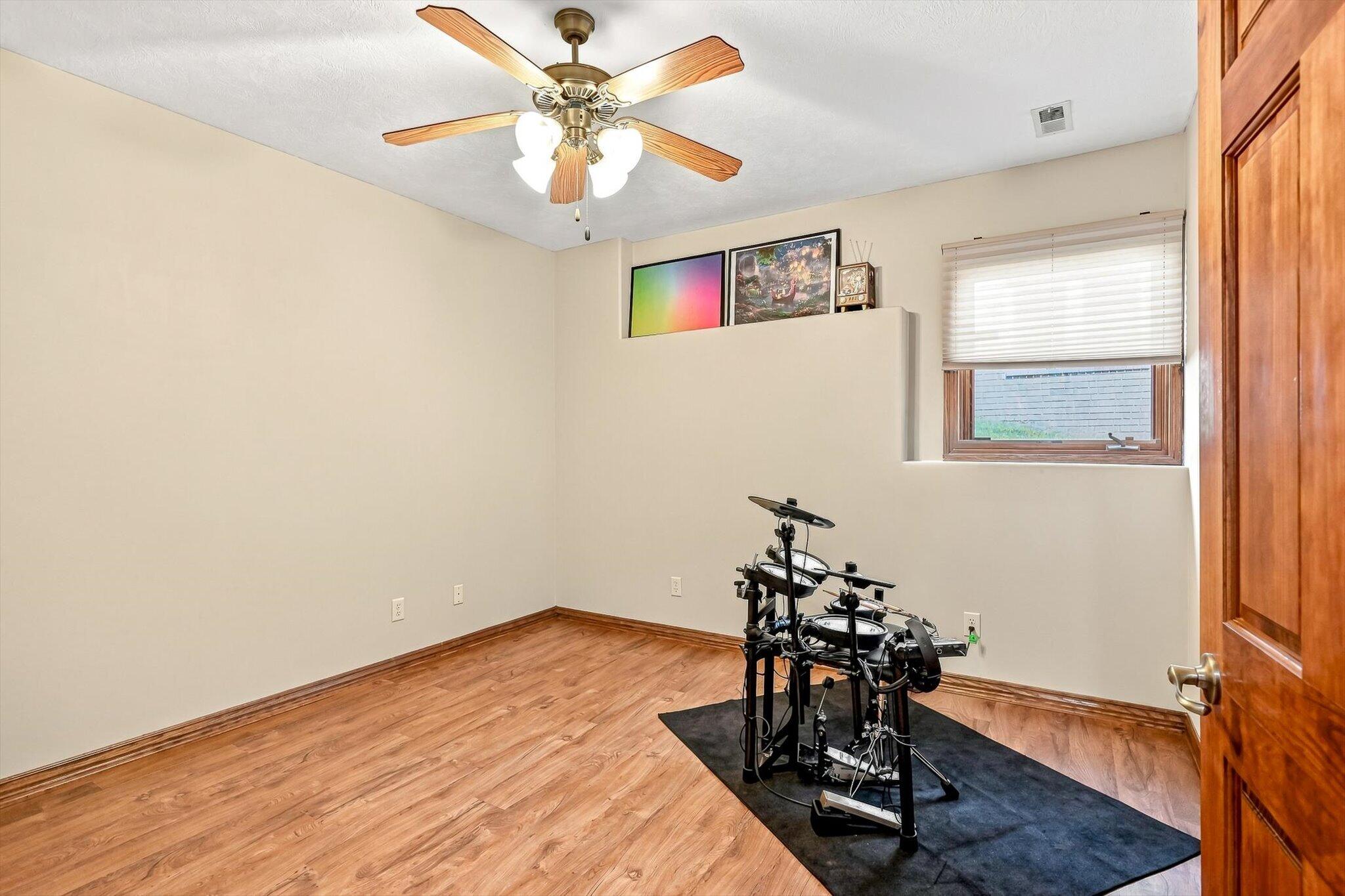 5106 South Burrows Avenue Property Photo 28