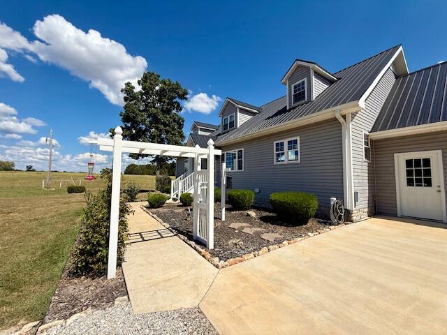 22285 Midvale Road Property Photo 6
