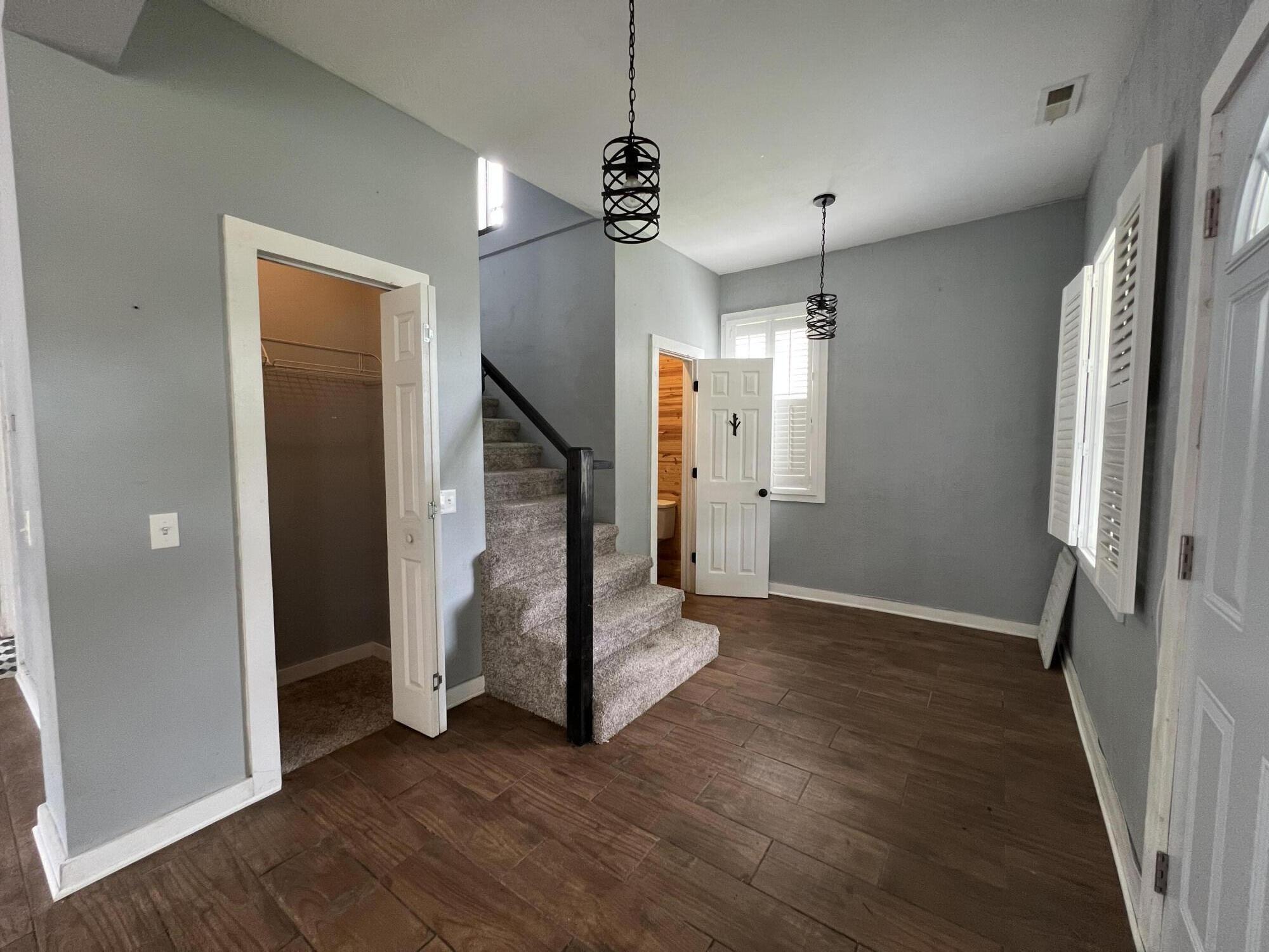 2026 North Franklin Avenue Property Photo 2