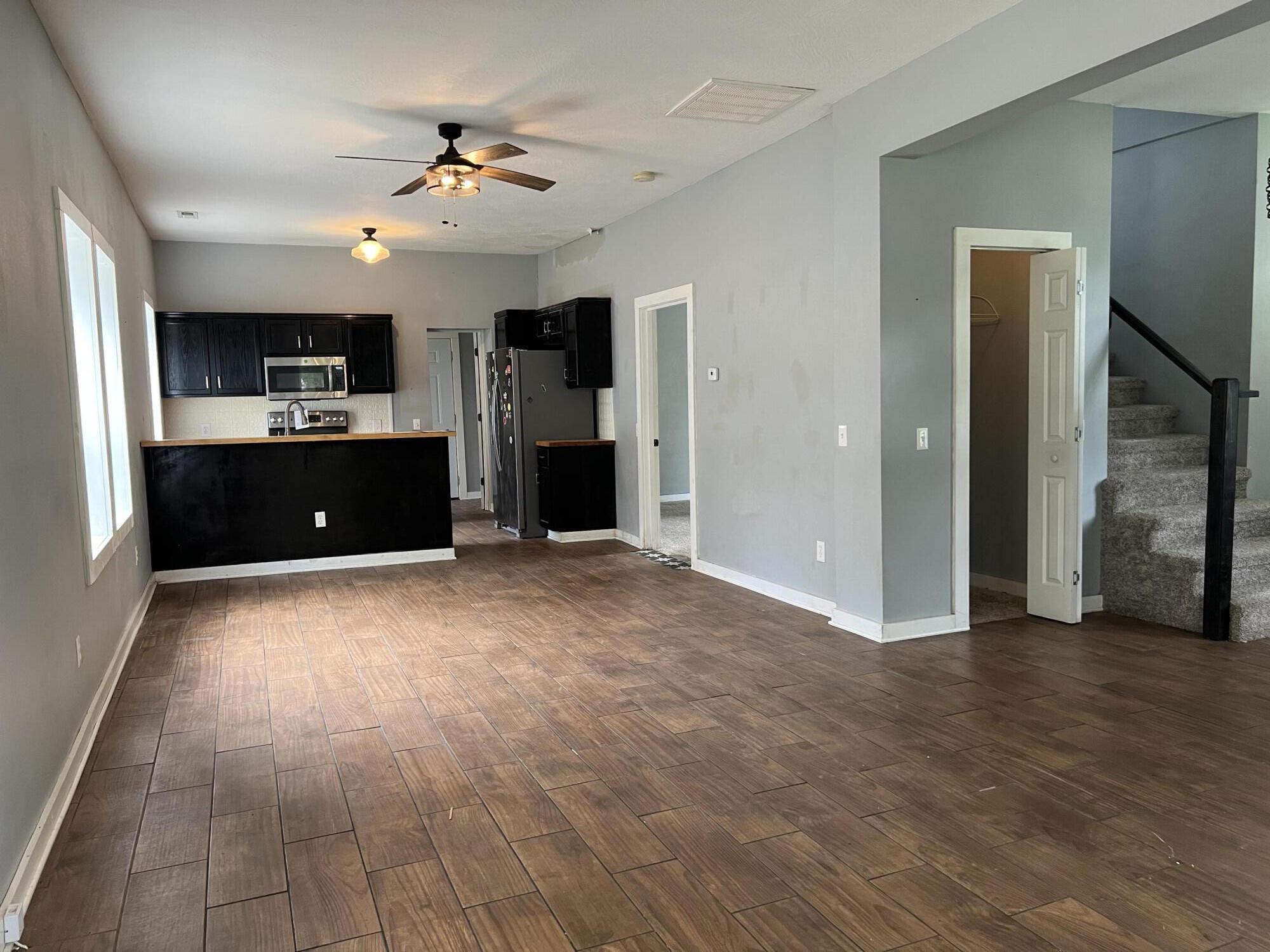 2026 North Franklin Avenue Property Photo 3
