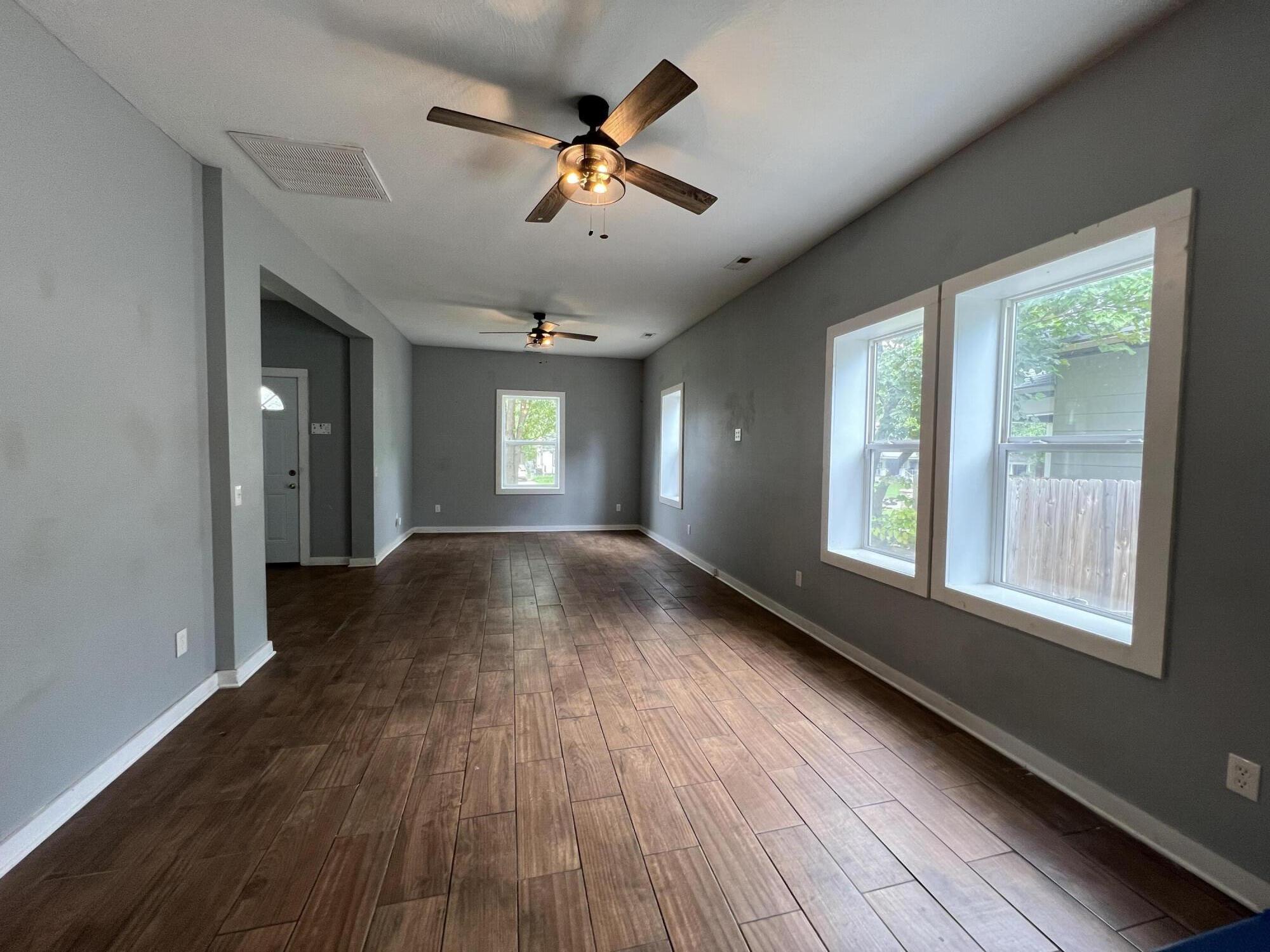 2026 North Franklin Avenue Property Photo 5