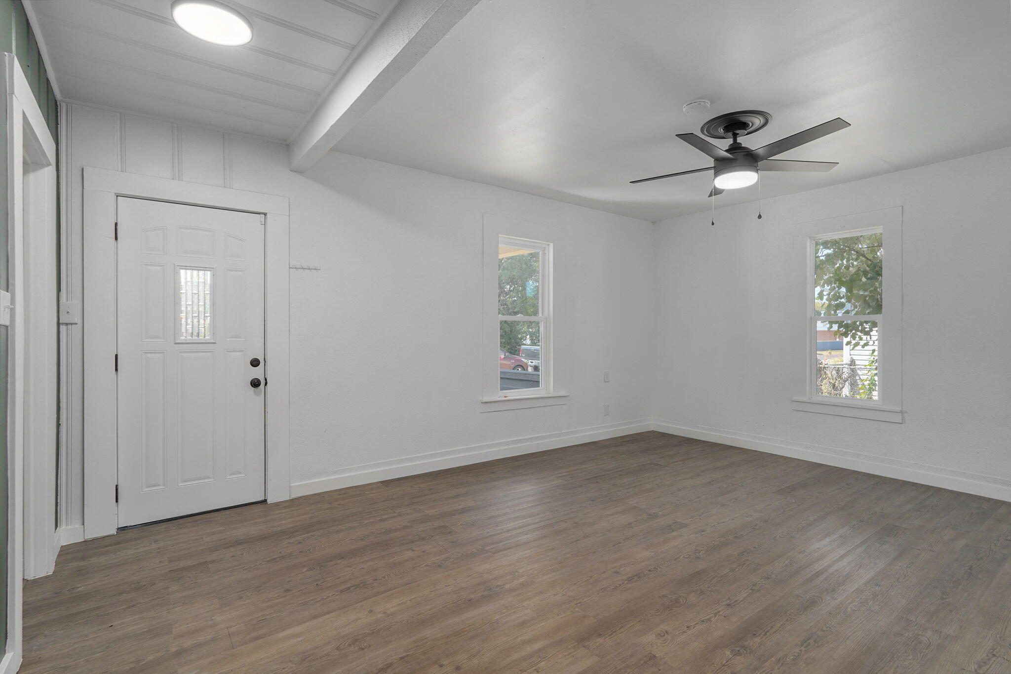2423 West Olive Street Property Photo 3