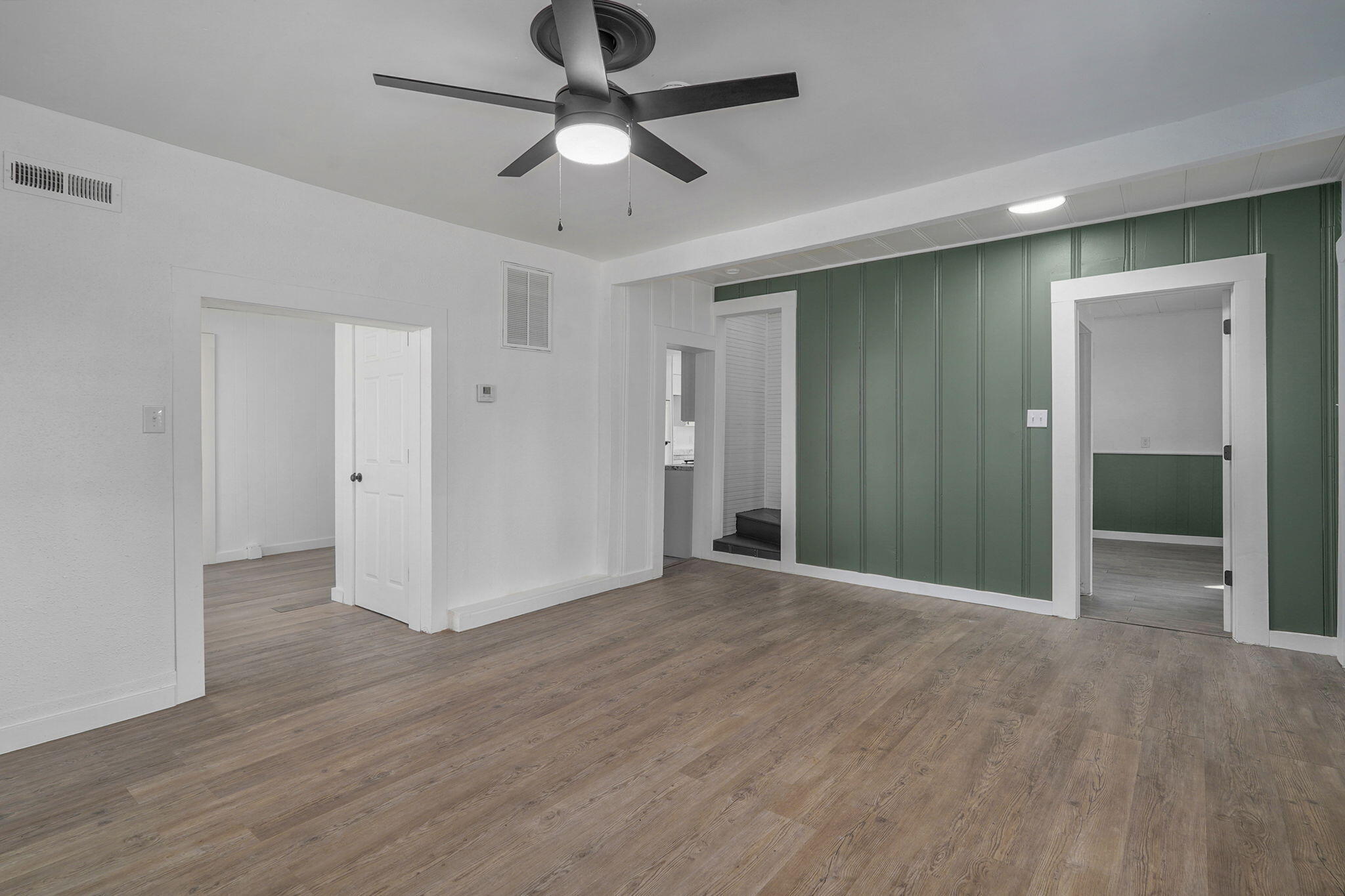 2423 West Olive Street Property Photo 4