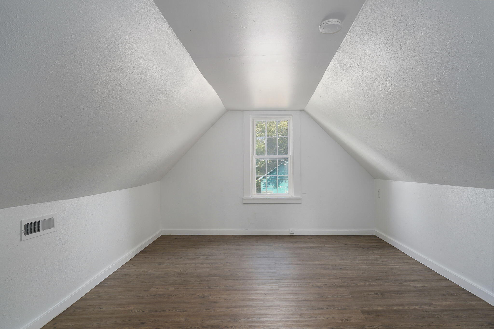 2423 West Olive Street Property Photo 17