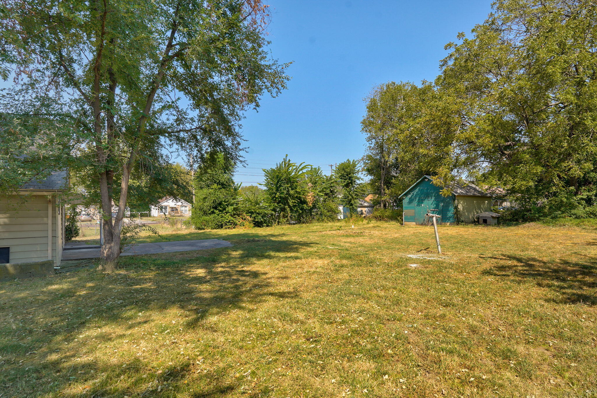 2423 West Olive Street Property Photo 28