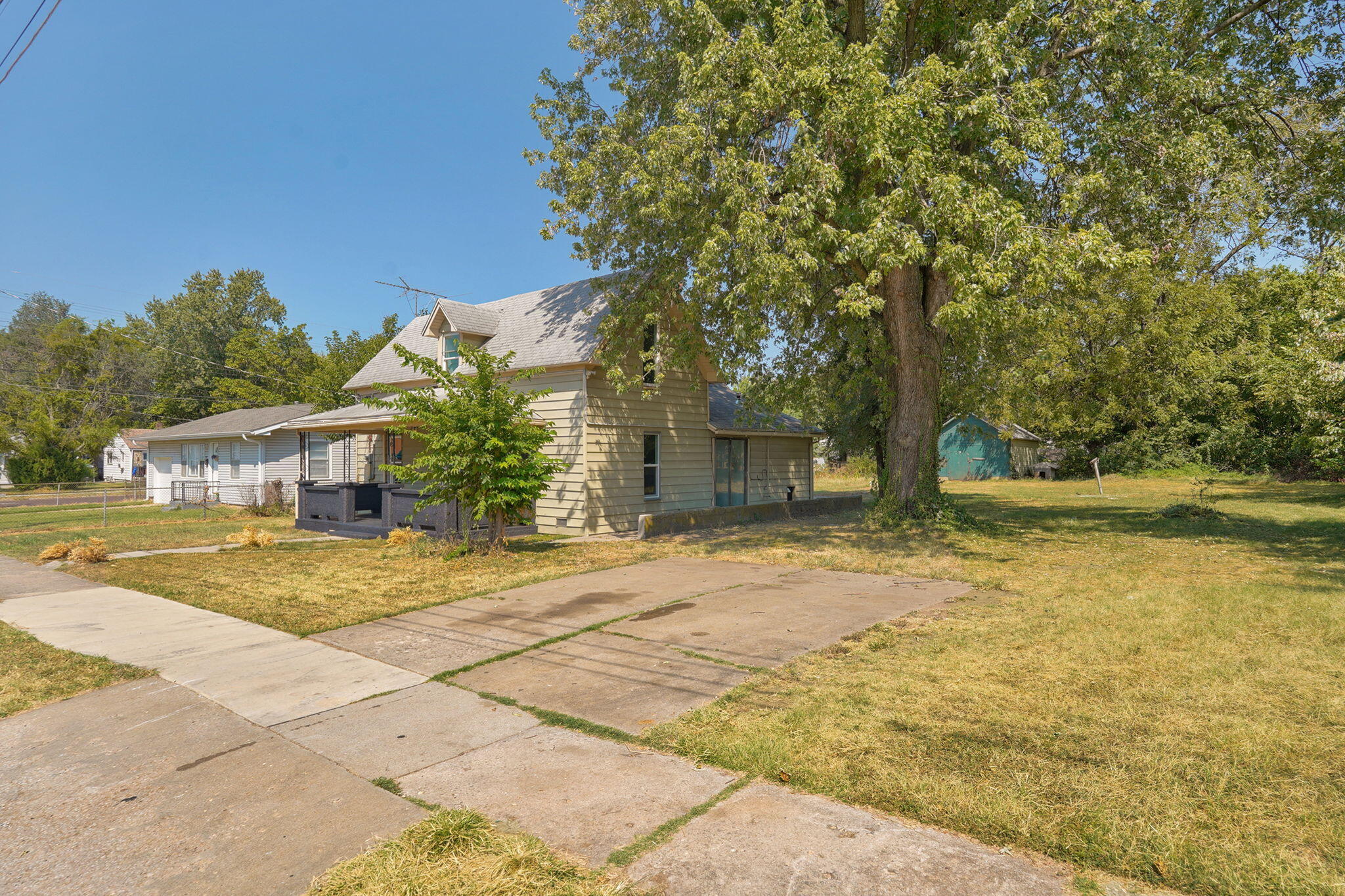 2423 West Olive Street Property Photo 33