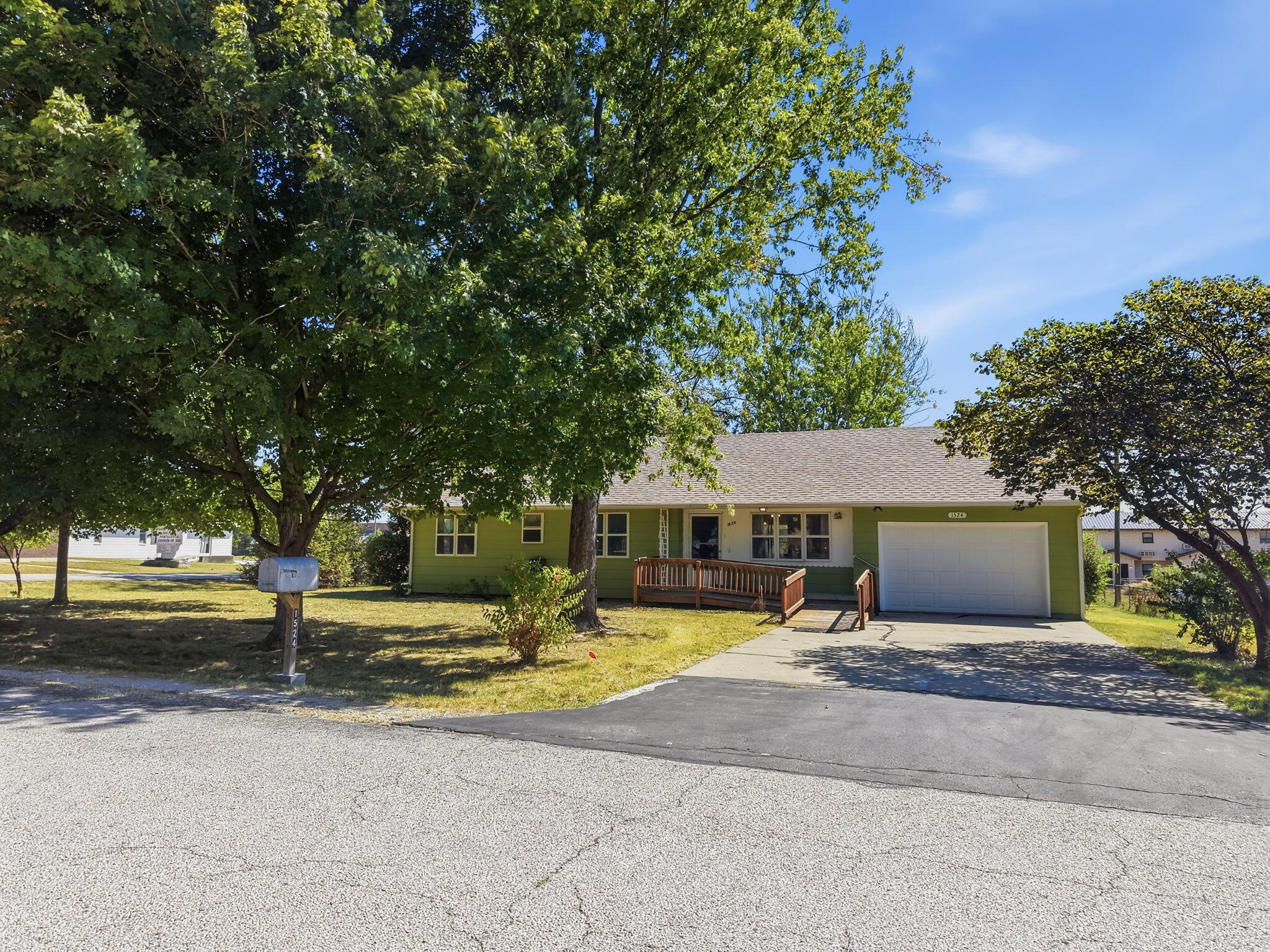 1524 South Clark Avenue Property Photo 2