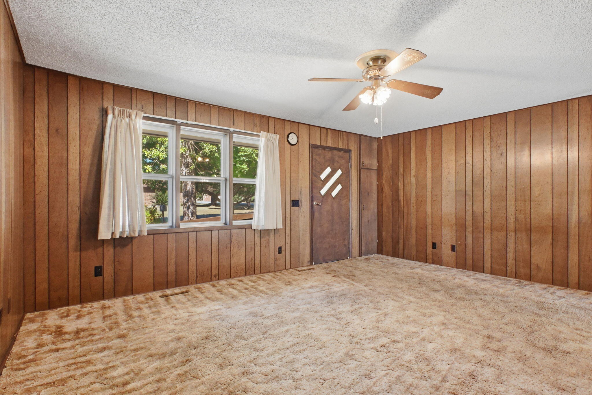 1524 South Clark Avenue Property Photo 3