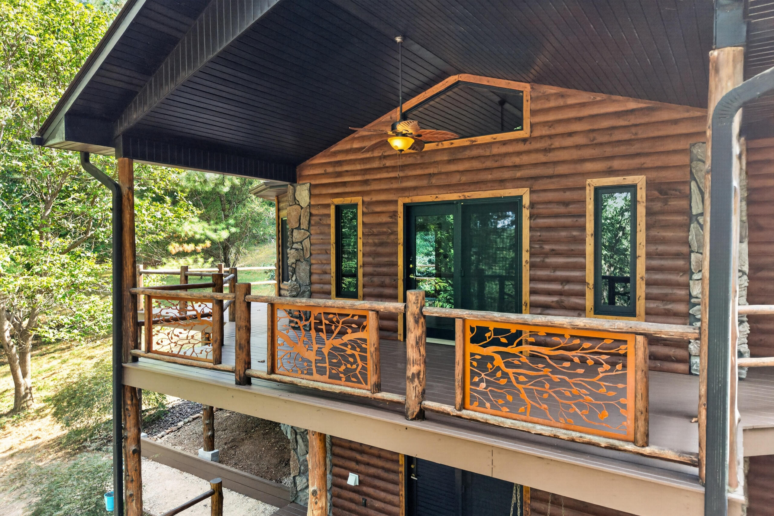 20890 Thomas Lane Property Photo 4