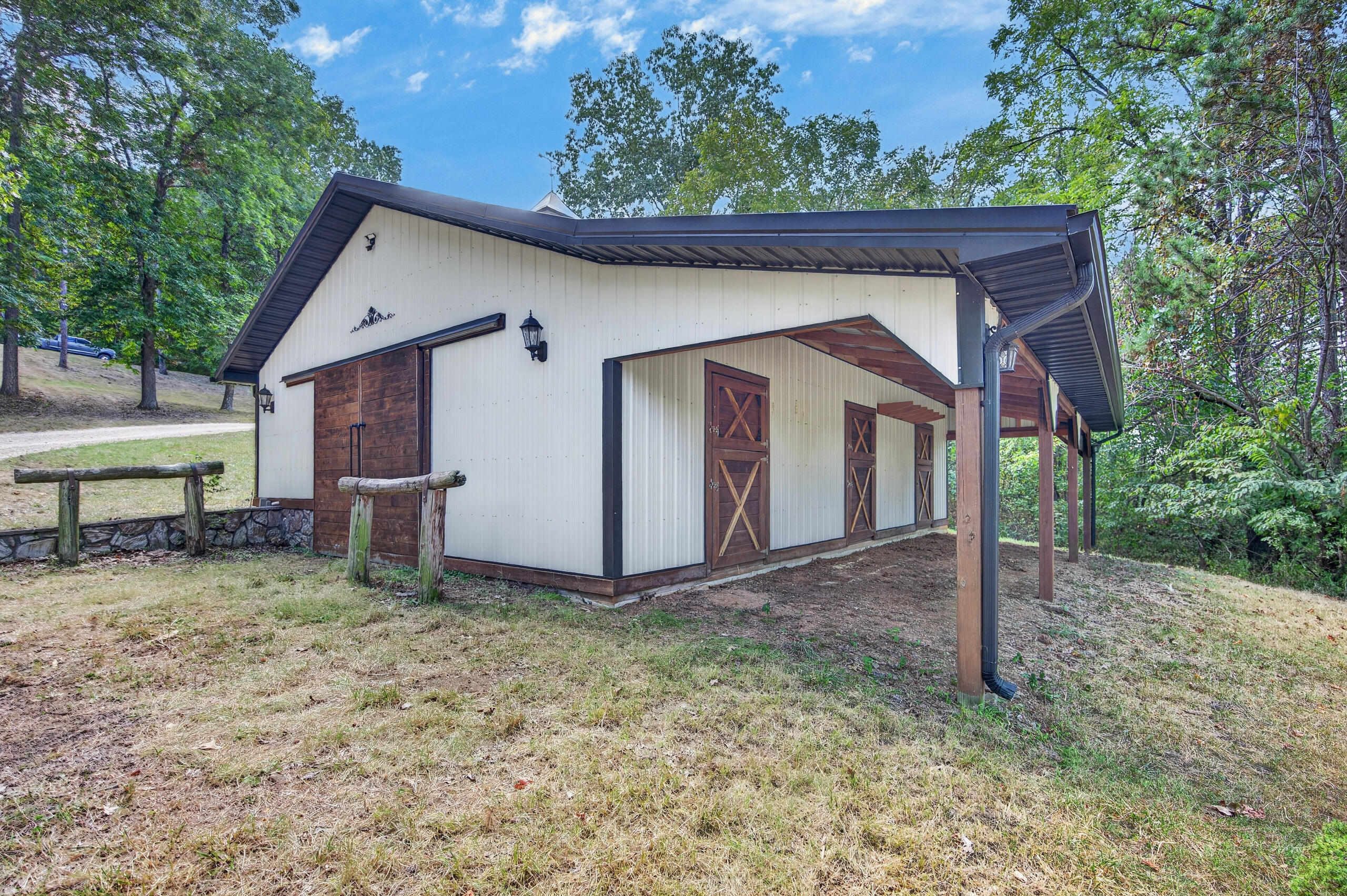20890 Thomas Lane Property Photo 11