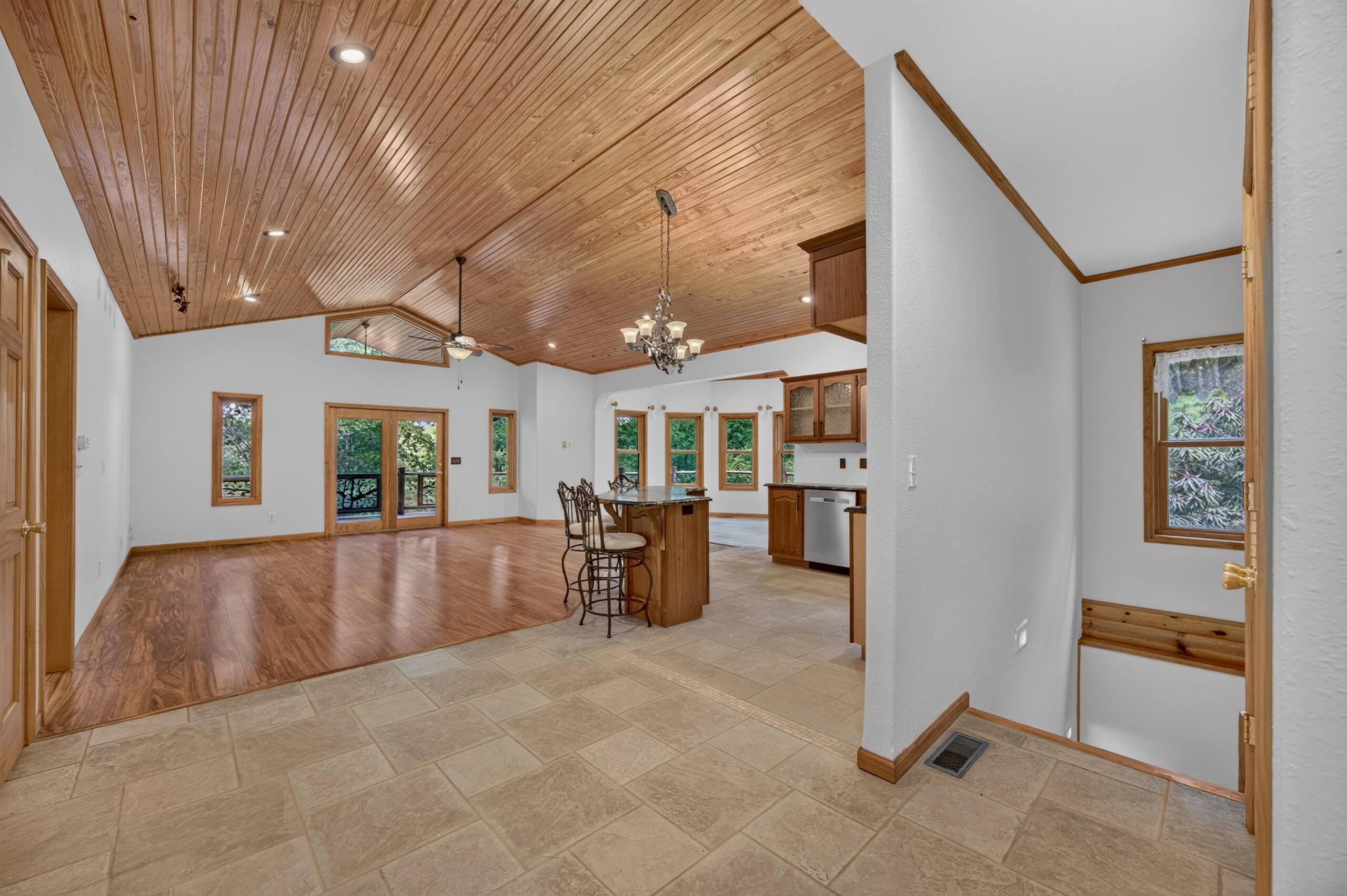 20890 Thomas Lane Property Photo 14