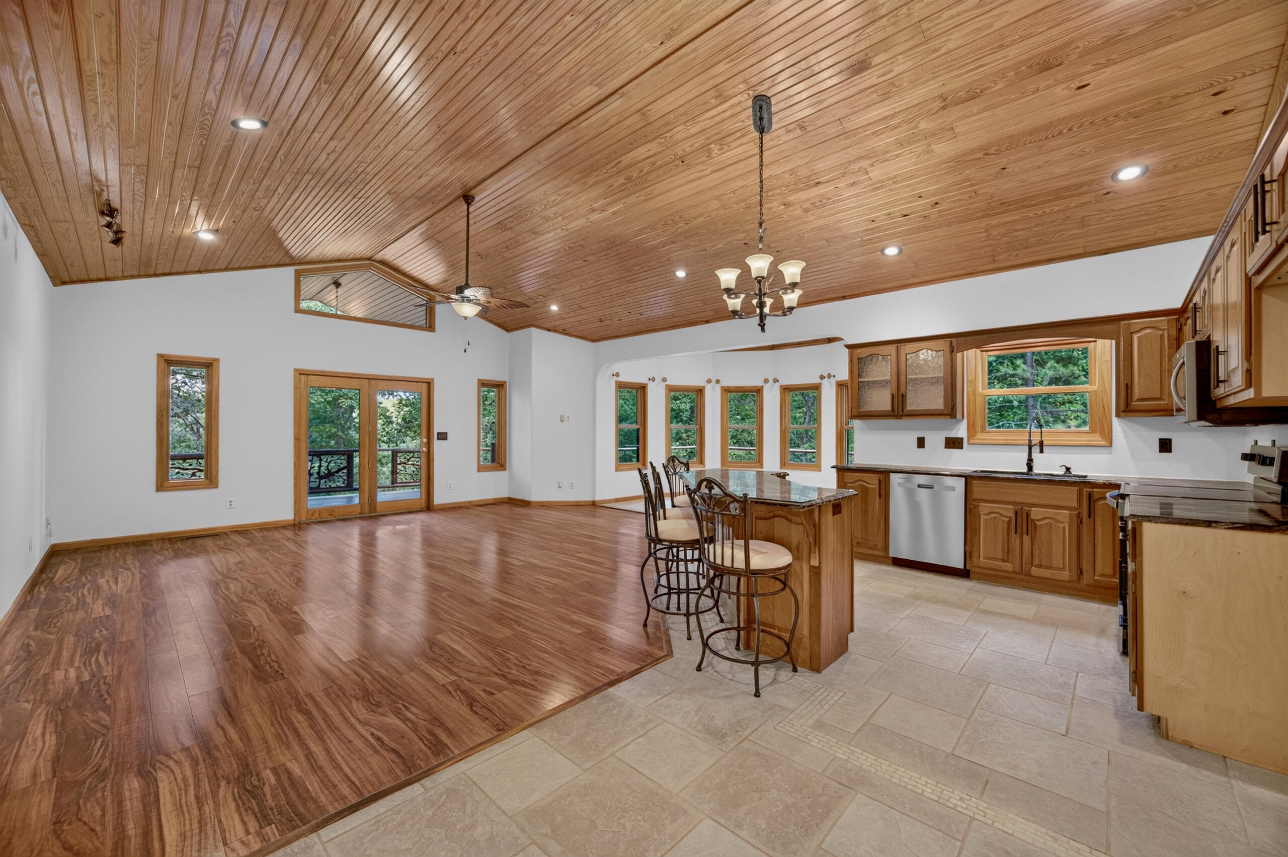 20890 Thomas Lane Property Photo 17
