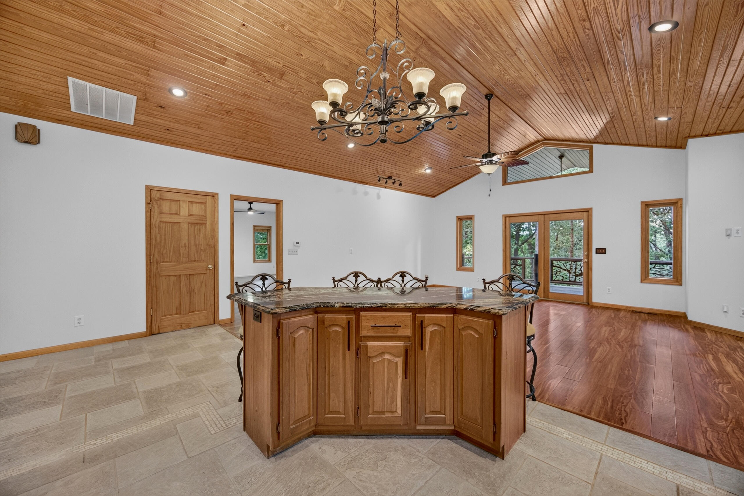 20890 Thomas Lane Property Photo 20