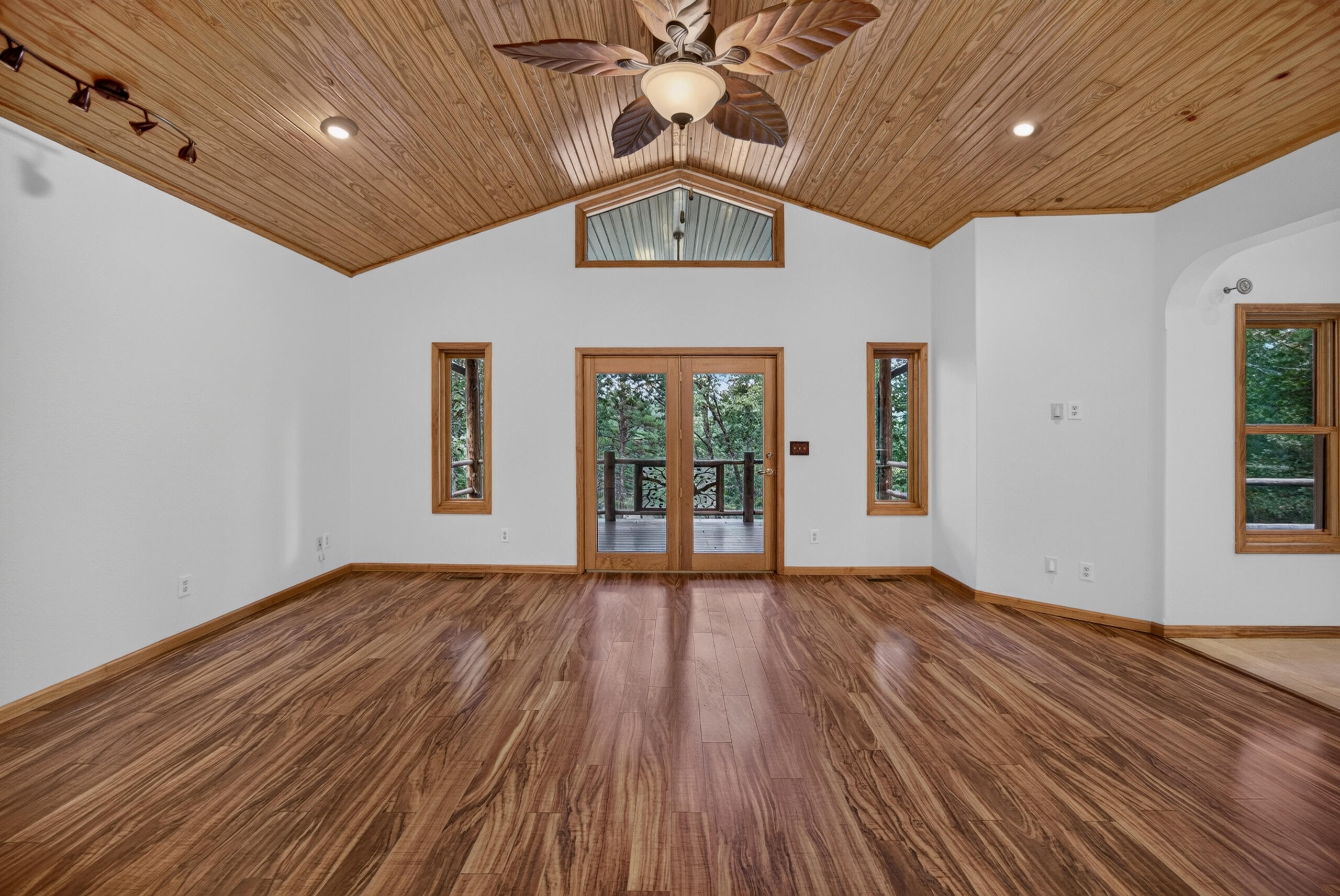 20890 Thomas Lane Property Photo 22