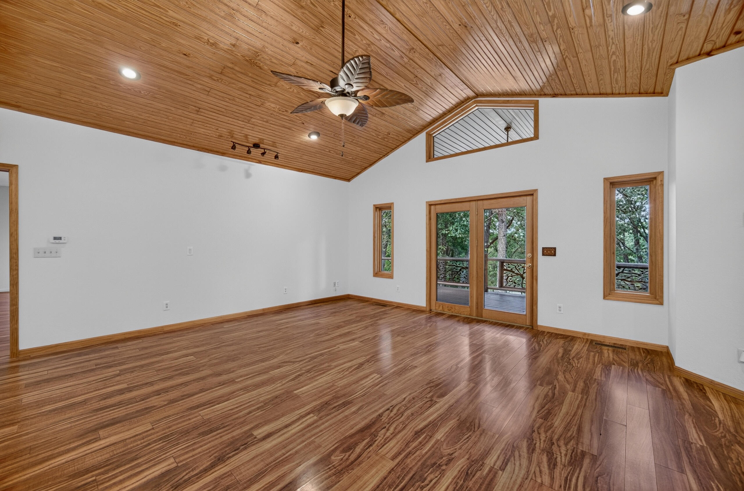 20890 Thomas Lane Property Photo 22