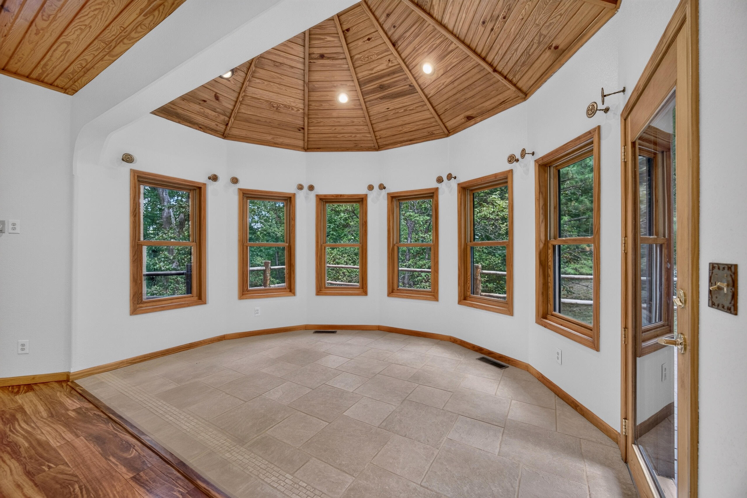 20890 Thomas Lane Property Photo 23