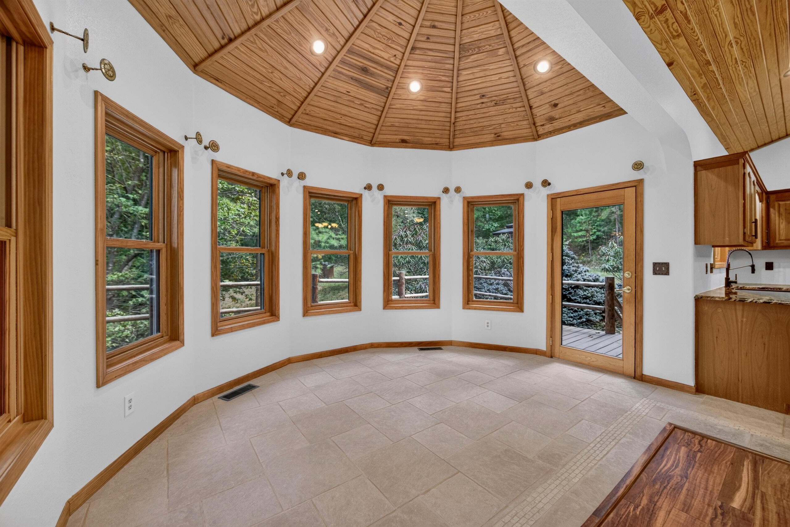 20890 Thomas Lane Property Photo 25