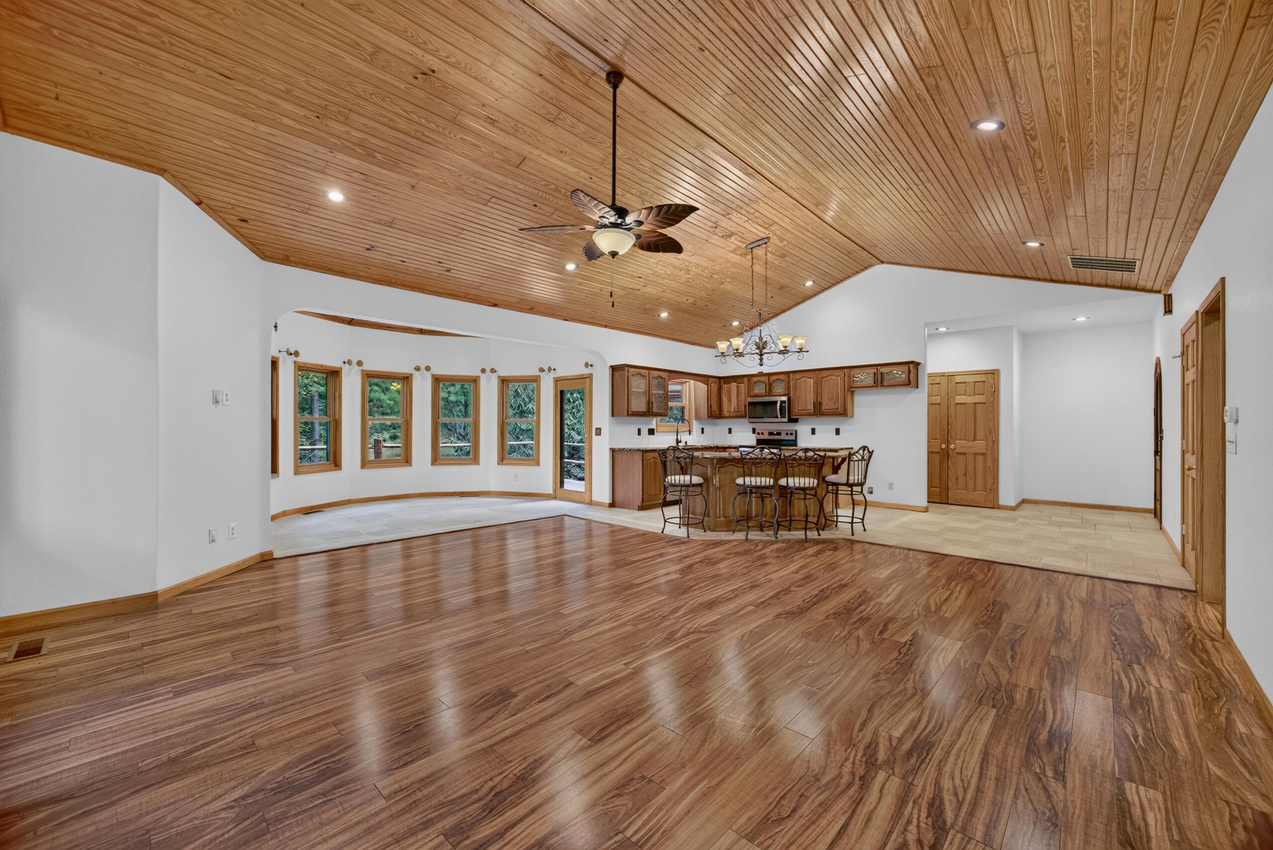20890 Thomas Lane Property Photo 26