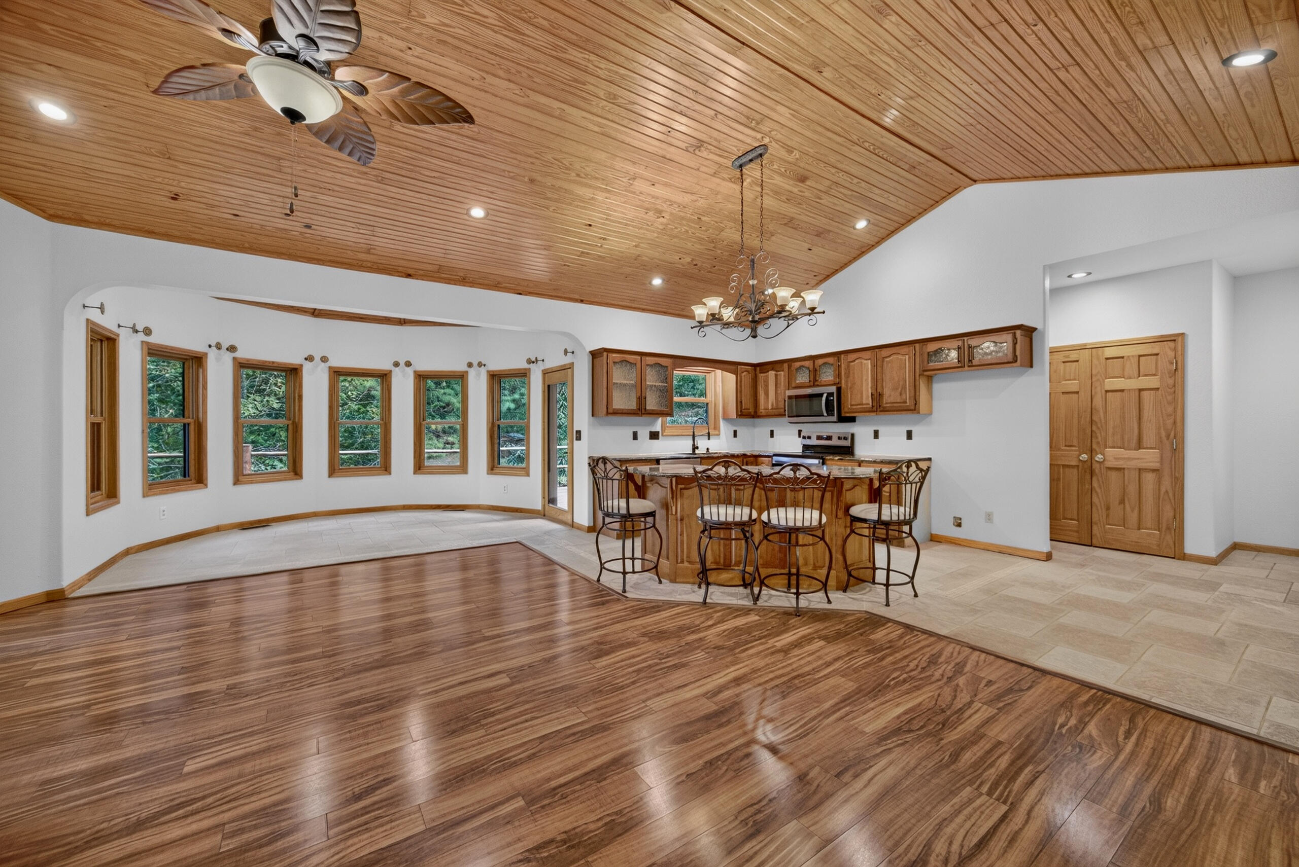 20890 Thomas Lane Property Photo 27