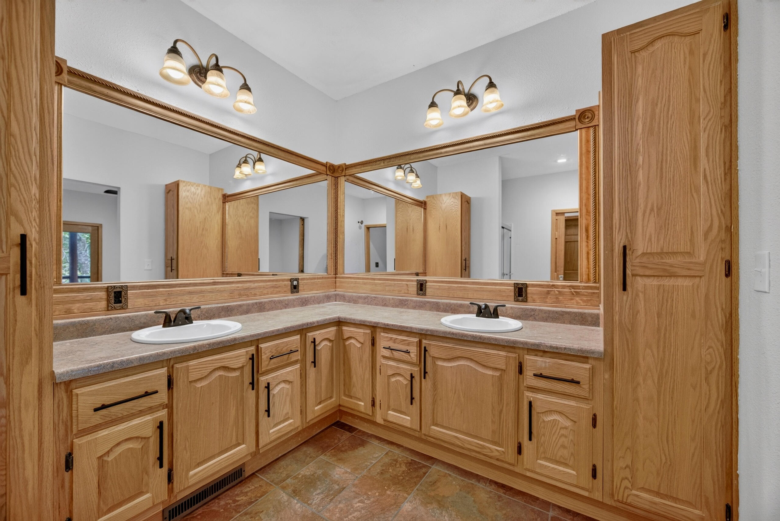 20890 Thomas Lane Property Photo 36