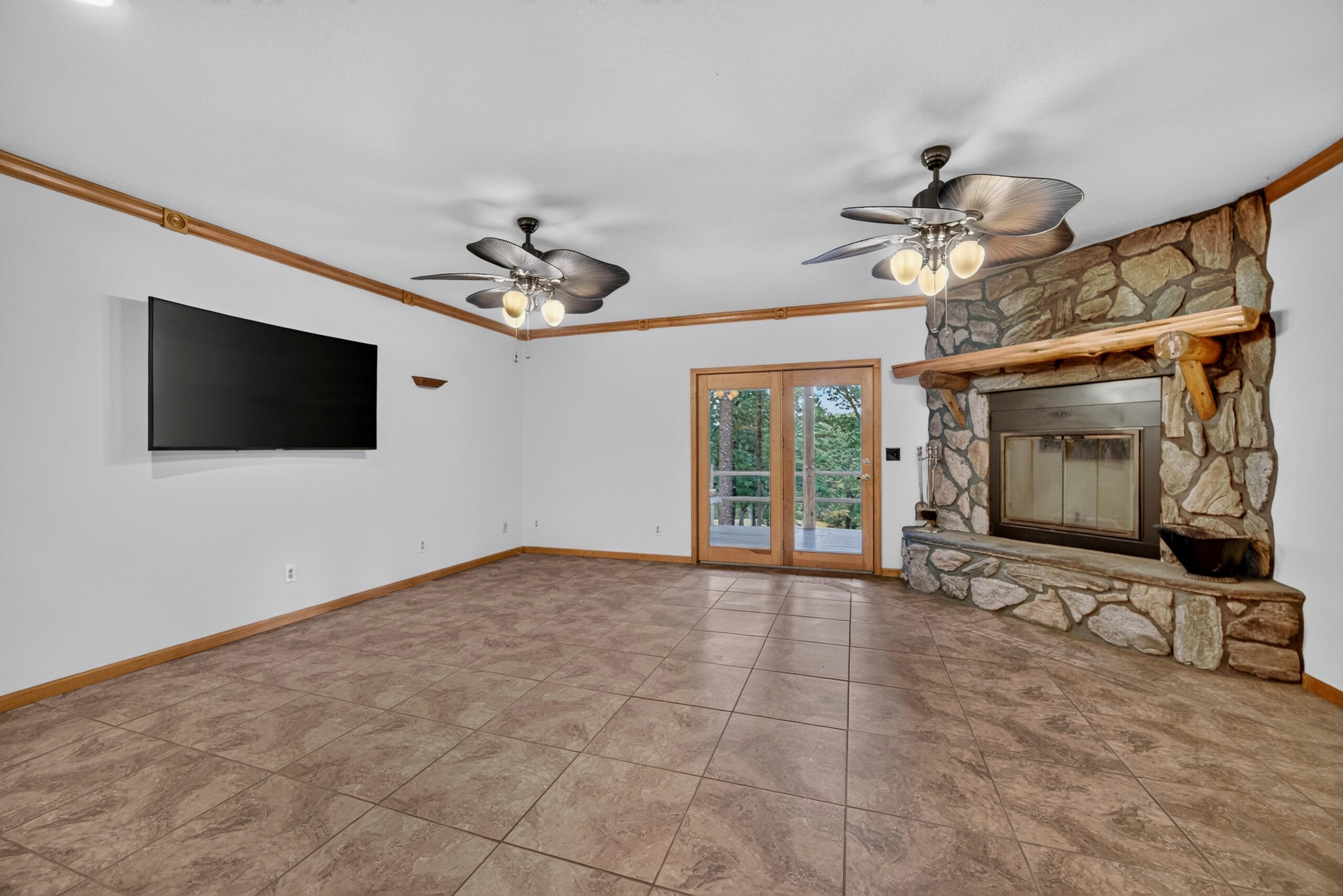 20890 Thomas Lane Property Photo 44